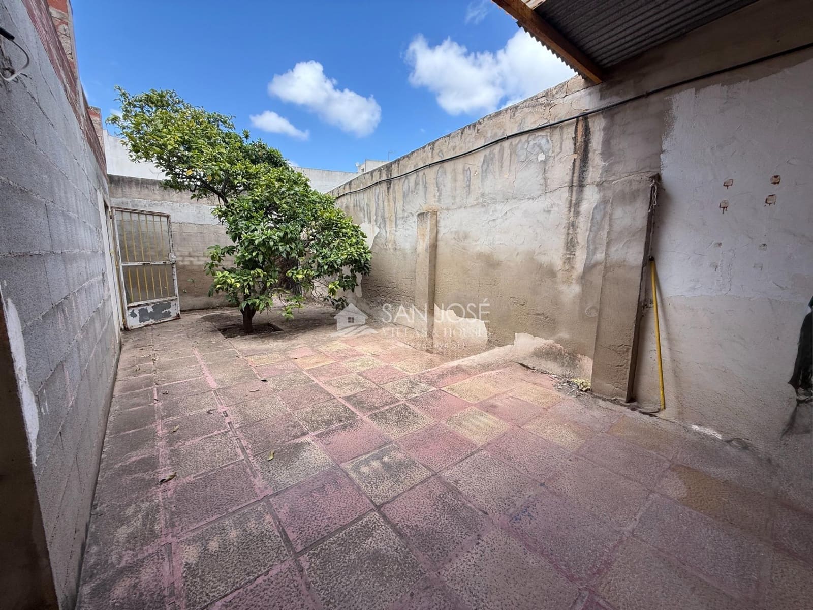 4 bedroom Villa for sale in Aspe - € 125,000 (Ref: 9729367)