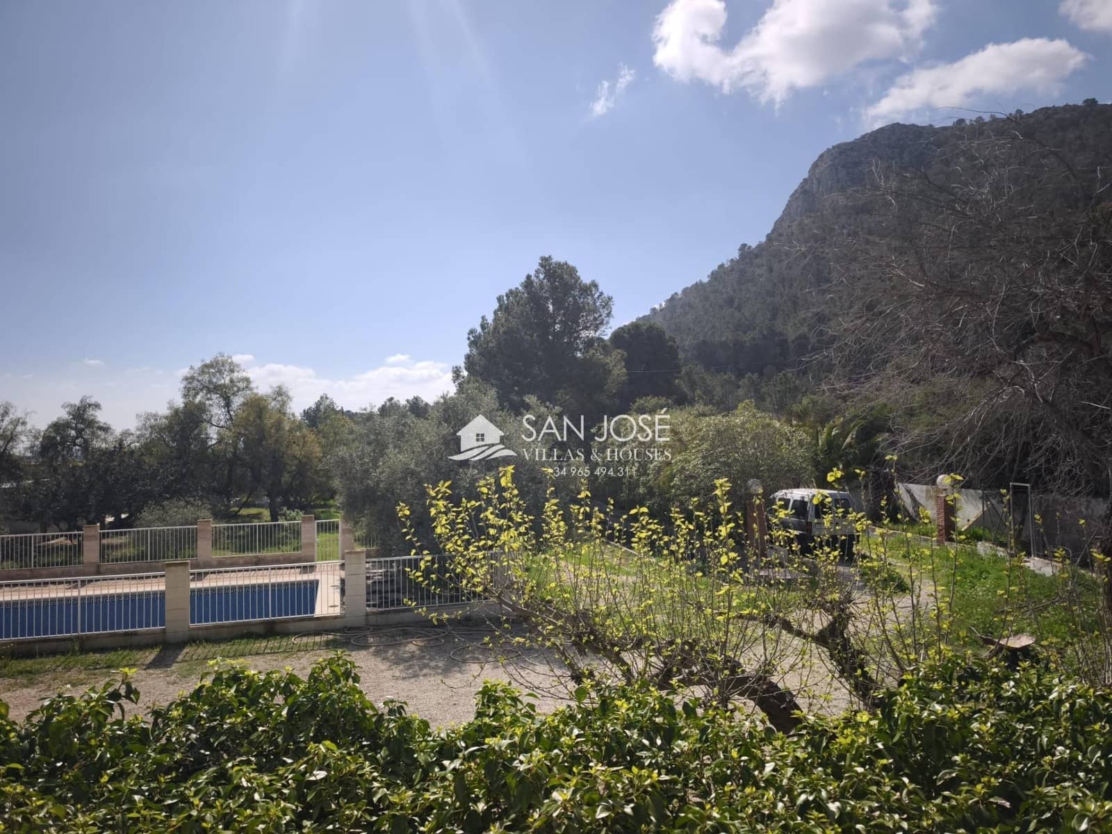 Chalet de 5 habitaciones en Aspe en venta con piscina - 295.000 € (Ref: 9788561)