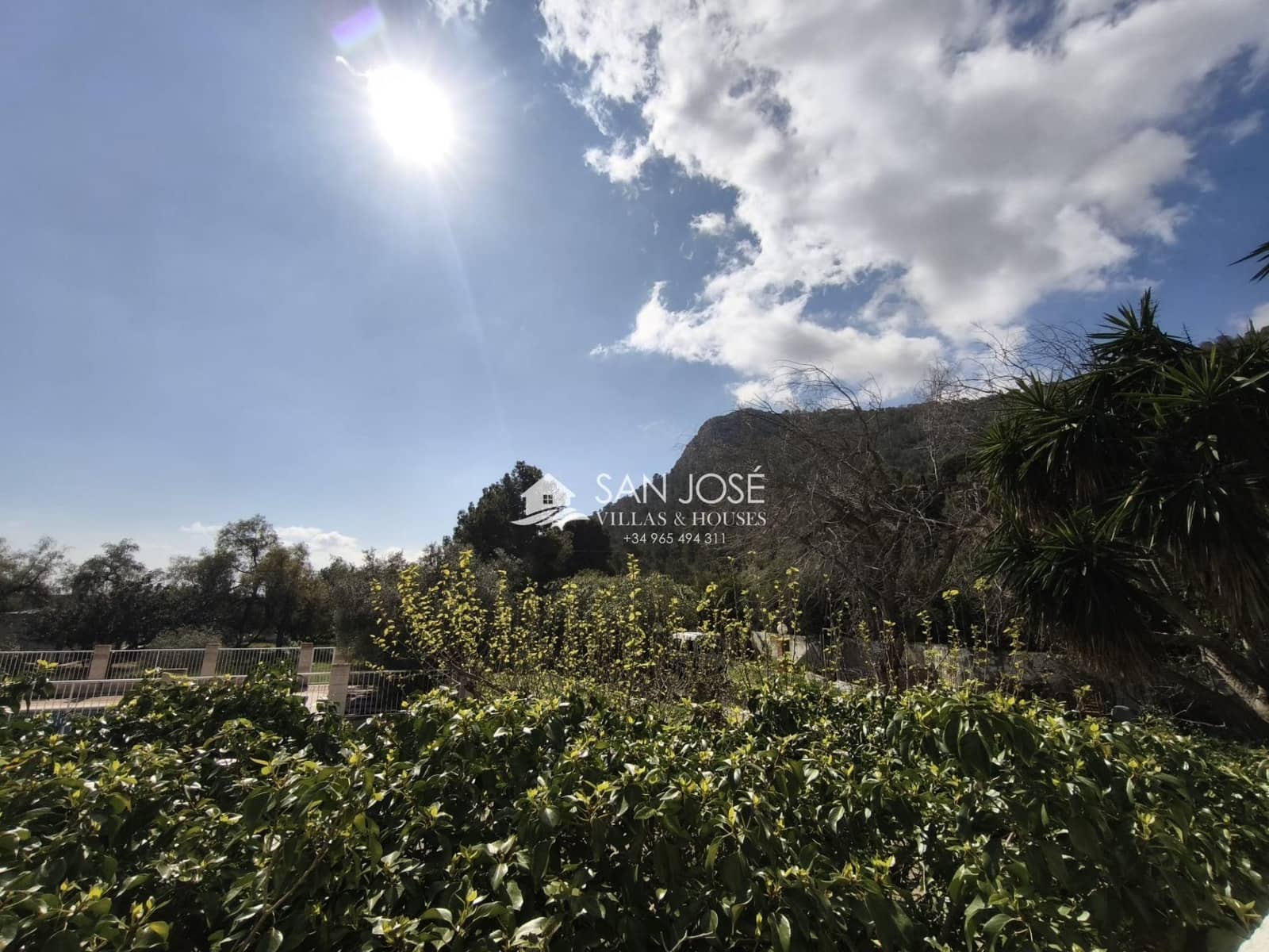 Chalet de 5 habitaciones en Aspe en venta con piscina - 295.000 € (Ref: 9788561)