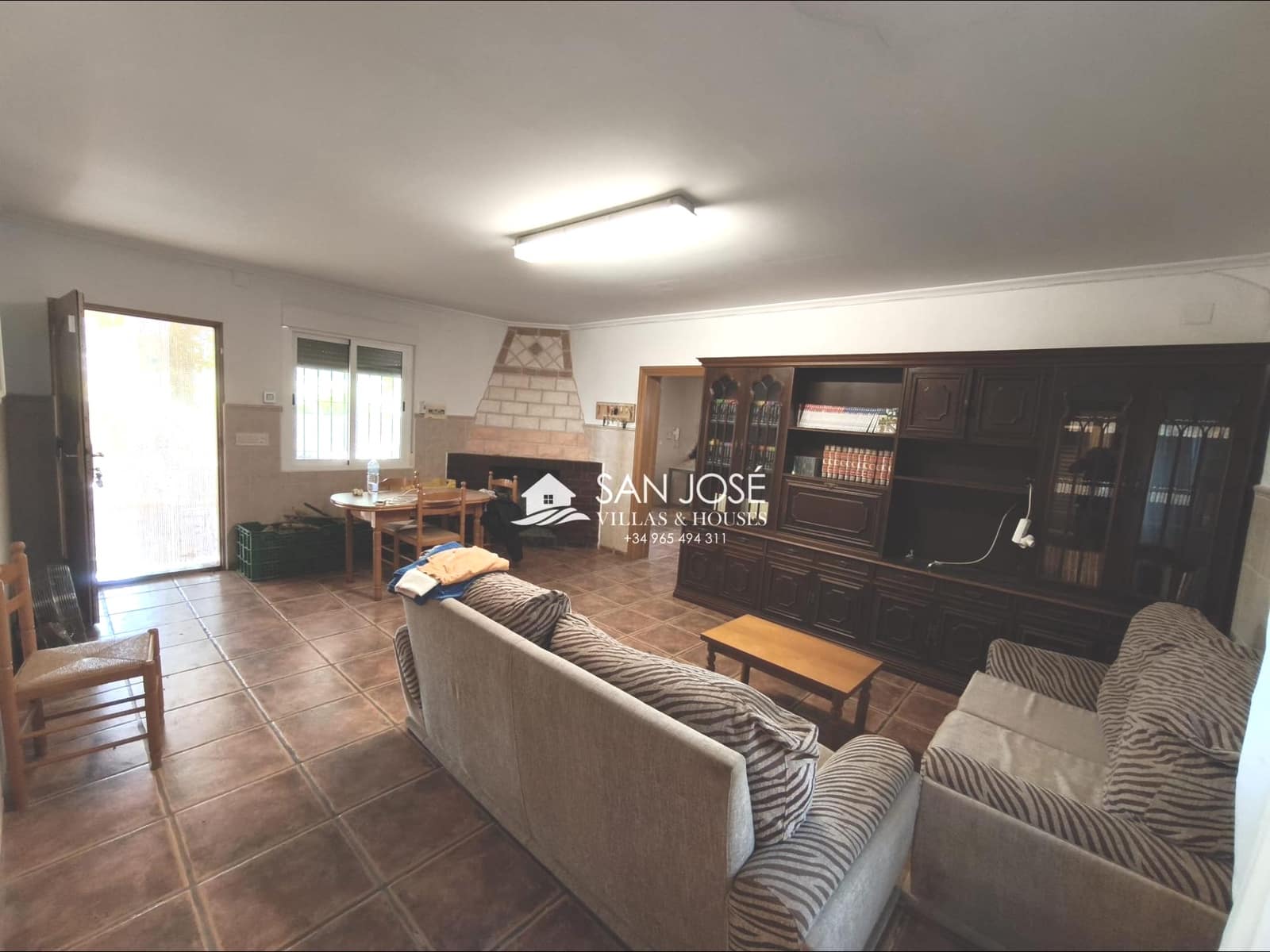 5 bedroom Villa for sale in Aspe with pool - € 285,000 (Ref: 9788561)