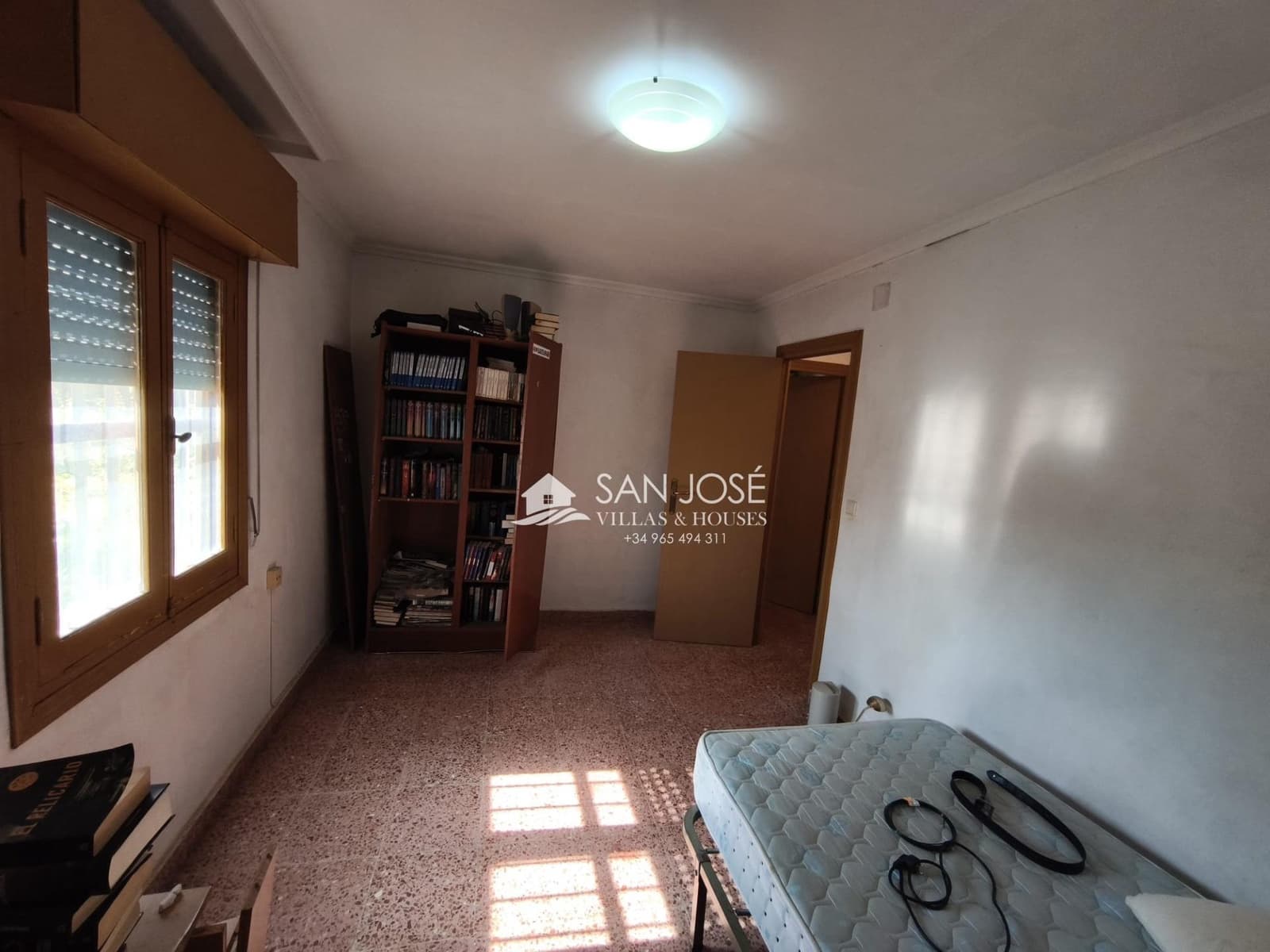 5 bedroom Villa for sale in Aspe with pool - € 285,000 (Ref: 9788561)