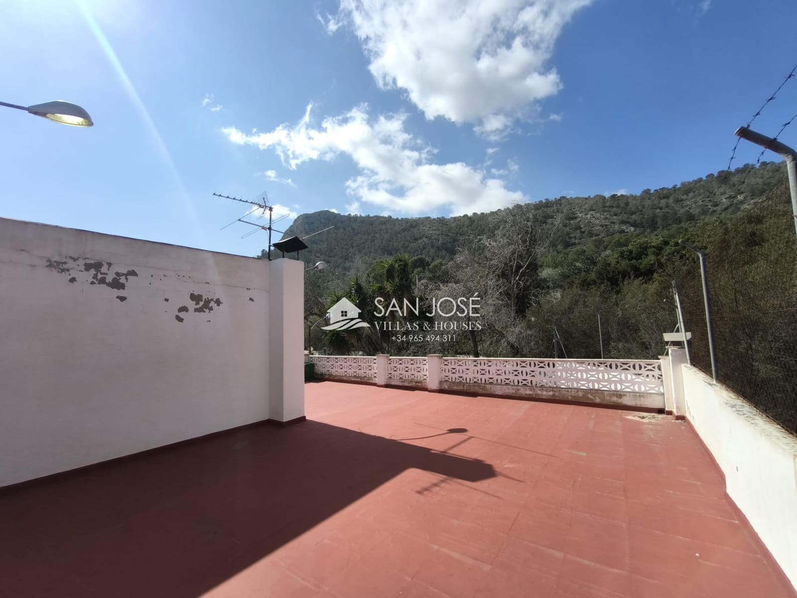 5 bedroom Villa for sale in Aspe with pool - € 285,000 (Ref: 9788561)