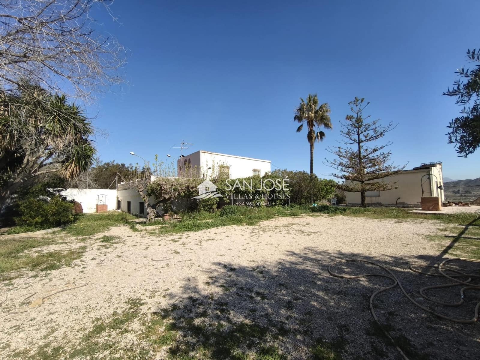 5 bedroom Villa for sale in Aspe with pool - € 285,000 (Ref: 9788561)