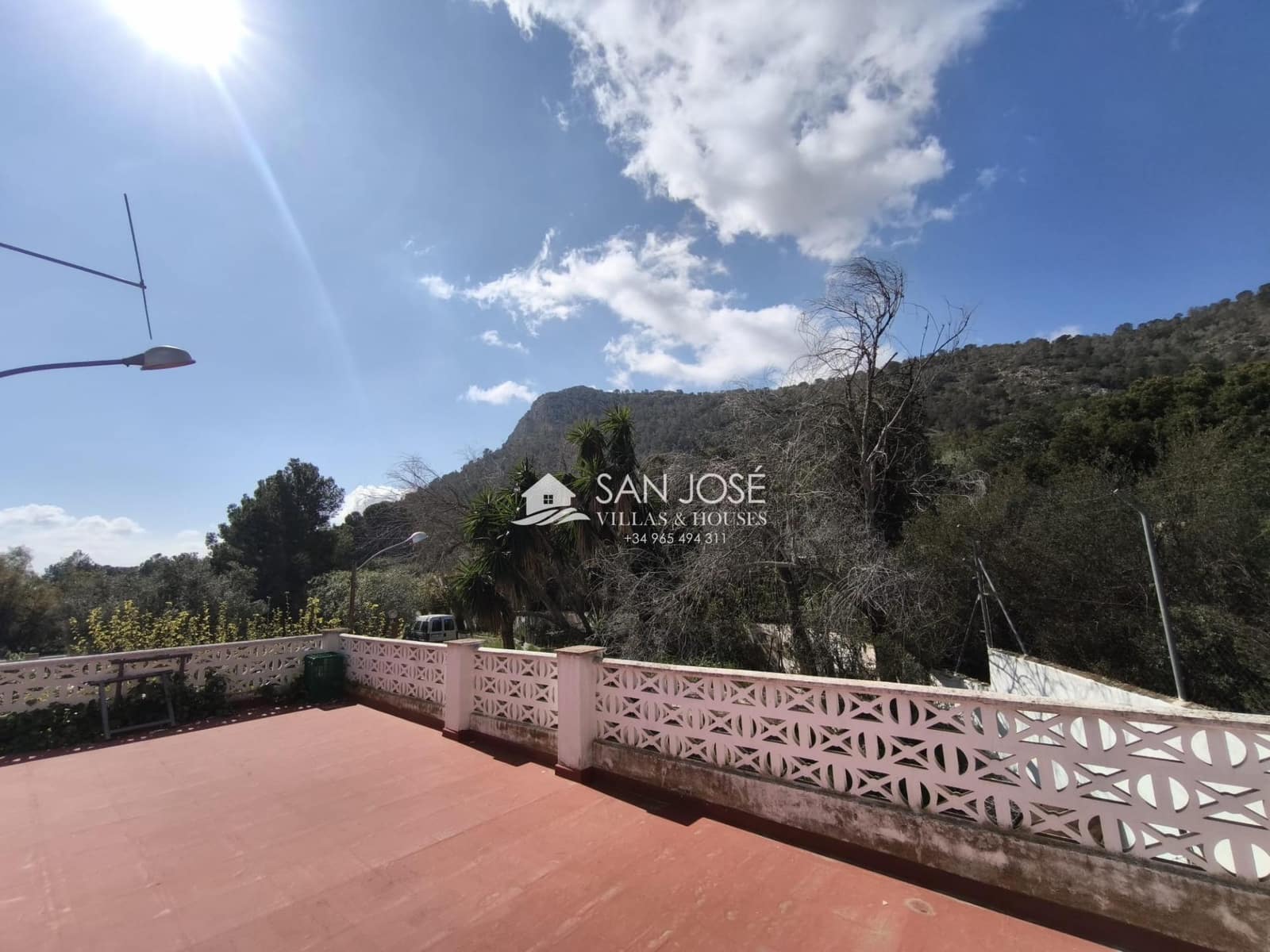 5 bedroom Villa for sale in Aspe with pool - € 285,000 (Ref: 9788561)