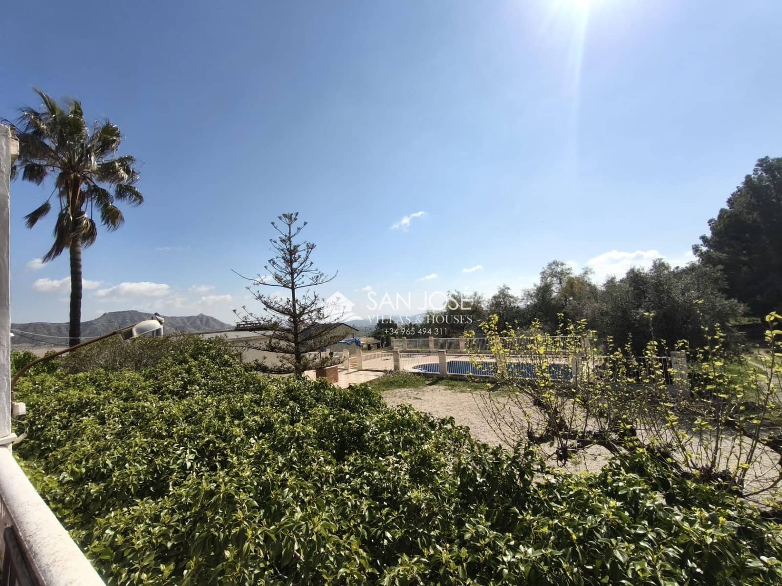 5 bedroom Villa for sale in Aspe with pool - € 285,000 (Ref: 9788561)