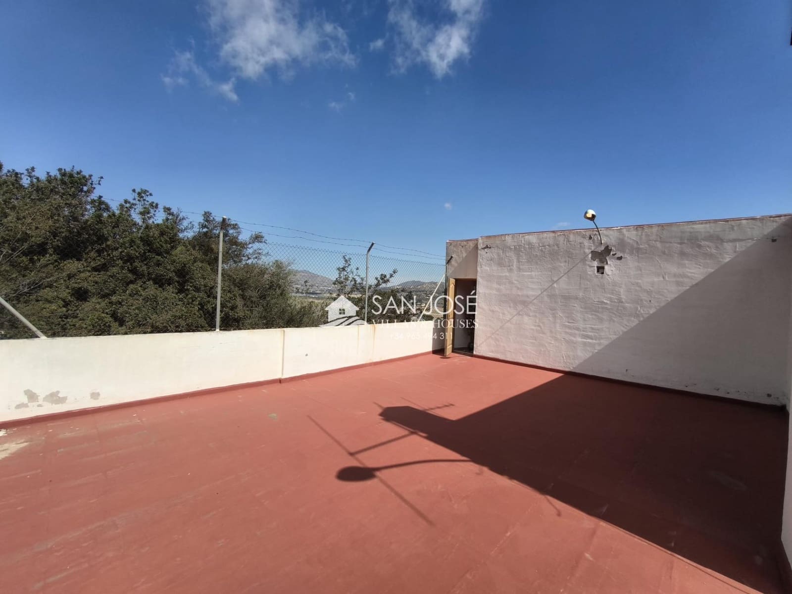 5 bedroom Villa for sale in Aspe with pool - € 285,000 (Ref: 9788561)
