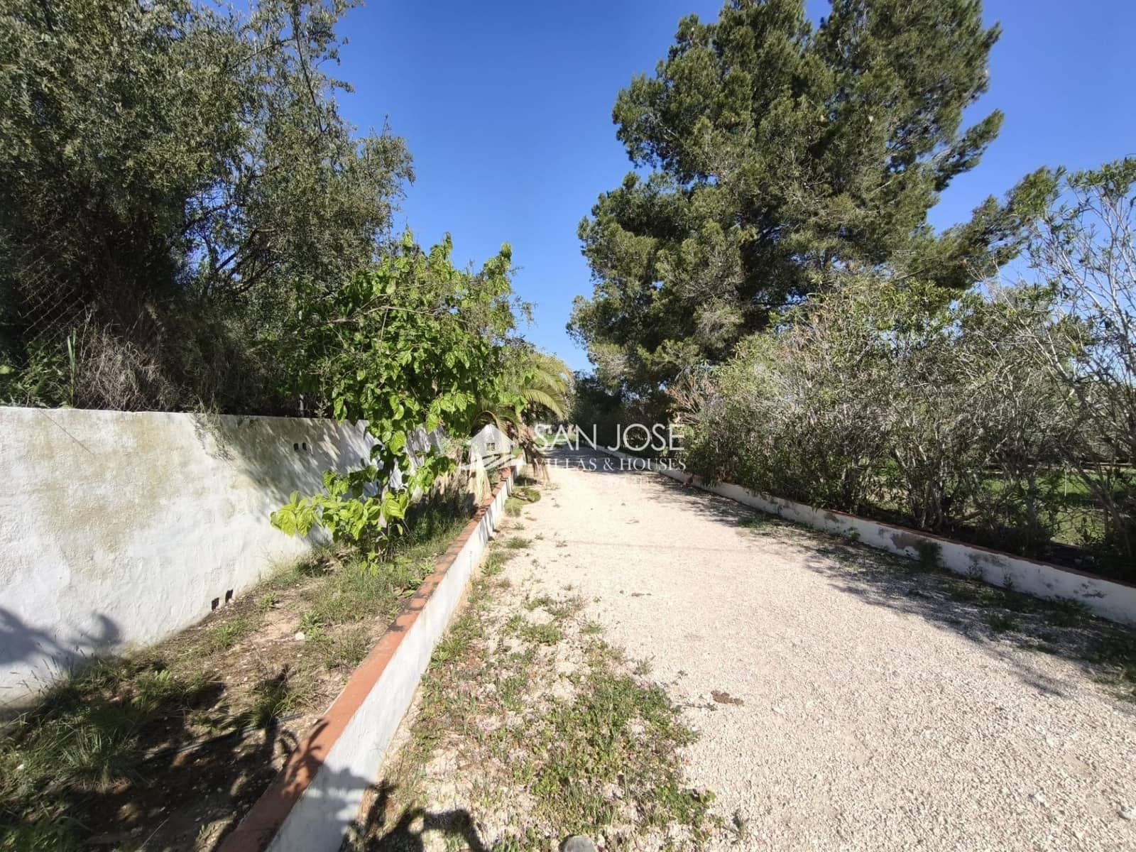 5 bedroom Villa for sale in Aspe with pool - € 285,000 (Ref: 9788561)