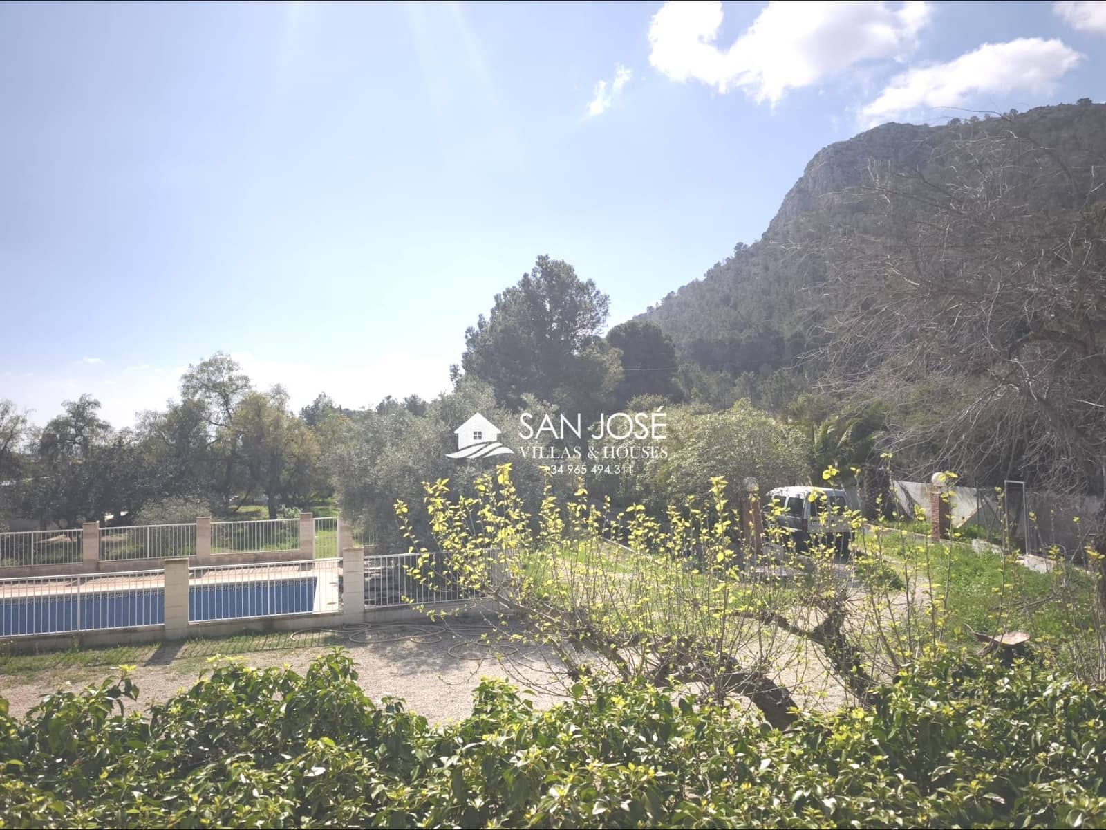 5 bedroom Villa for sale in Aspe with pool - € 285,000 (Ref: 9788561)