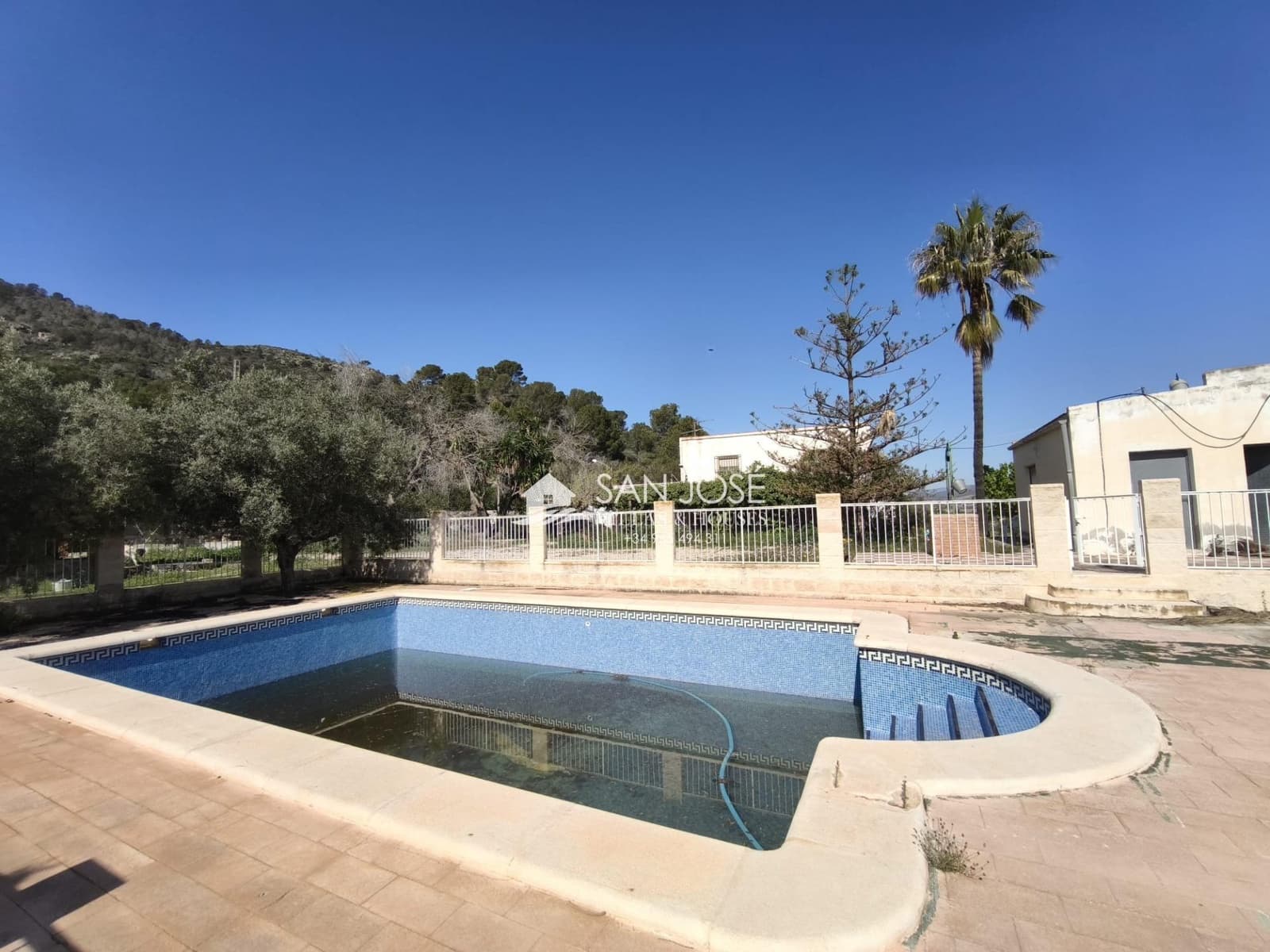 5 bedroom Villa for sale in Aspe with pool - € 285,000 (Ref: 9788561)