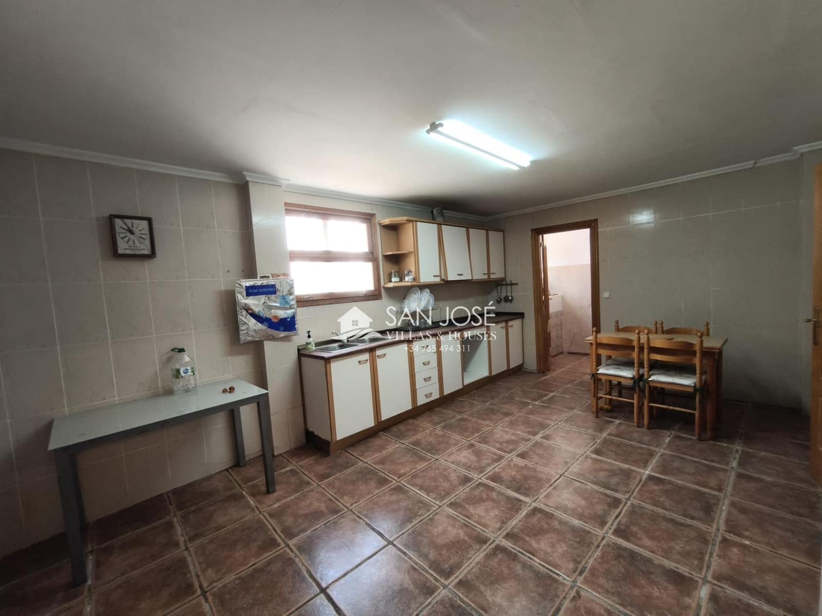 5 bedroom Villa for sale in Aspe with pool - € 285,000 (Ref: 9788561)