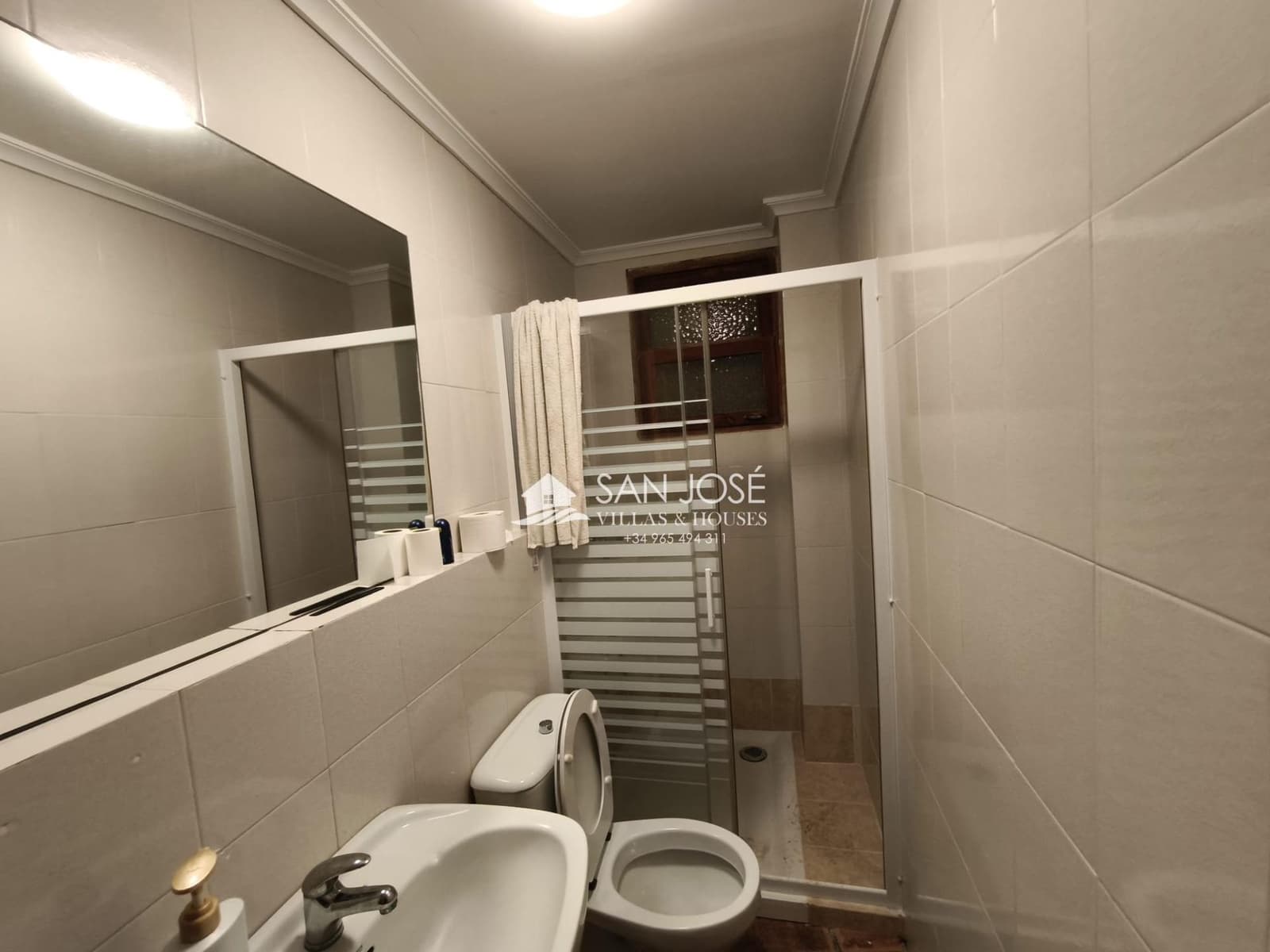 5 bedroom Villa for sale in Aspe with pool - € 285,000 (Ref: 9788561)