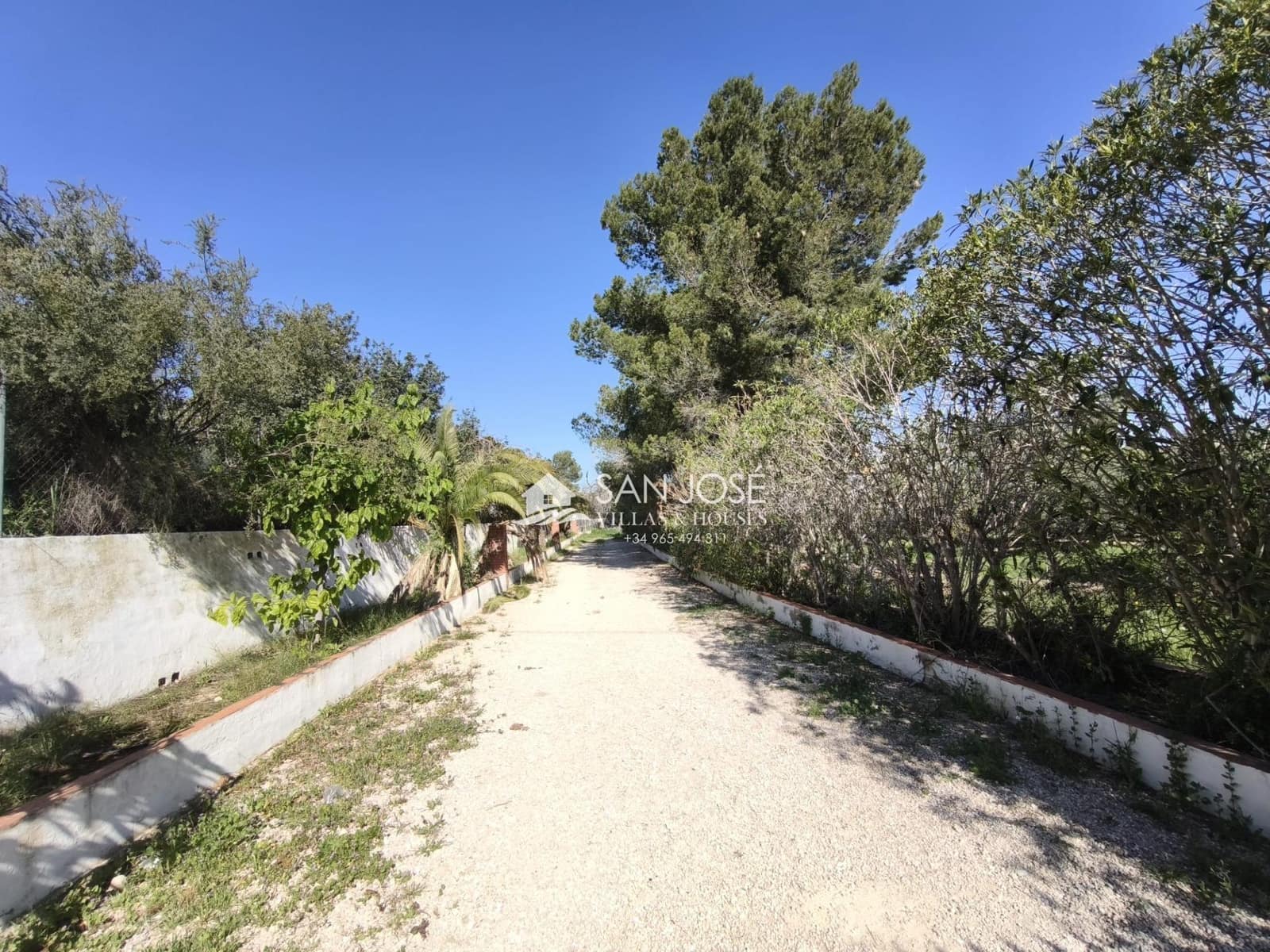 5 bedroom Villa for sale in Aspe with pool - € 285,000 (Ref: 9788561)
