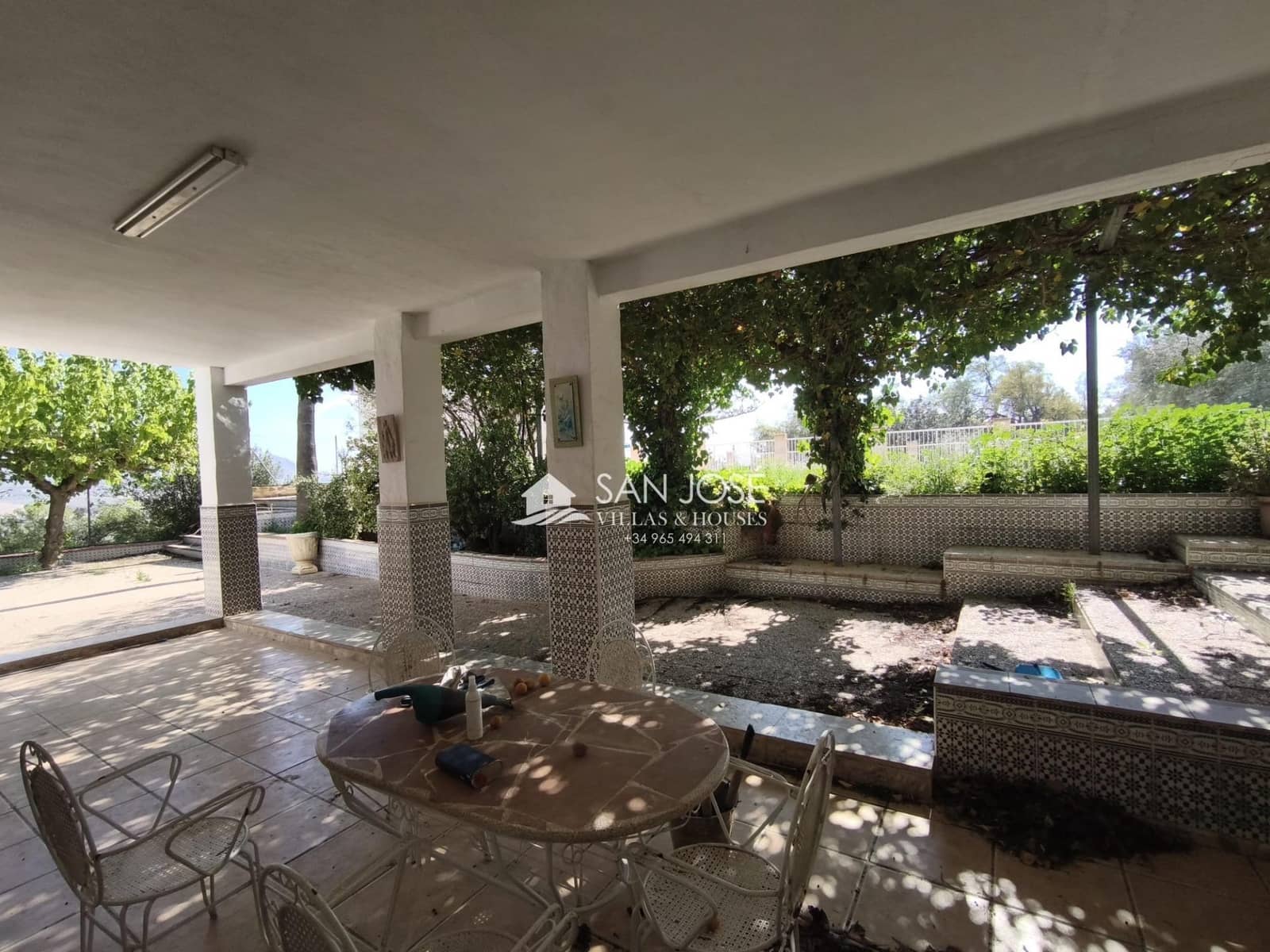 5 bedroom Villa for sale in Aspe with pool - € 285,000 (Ref: 9788561)