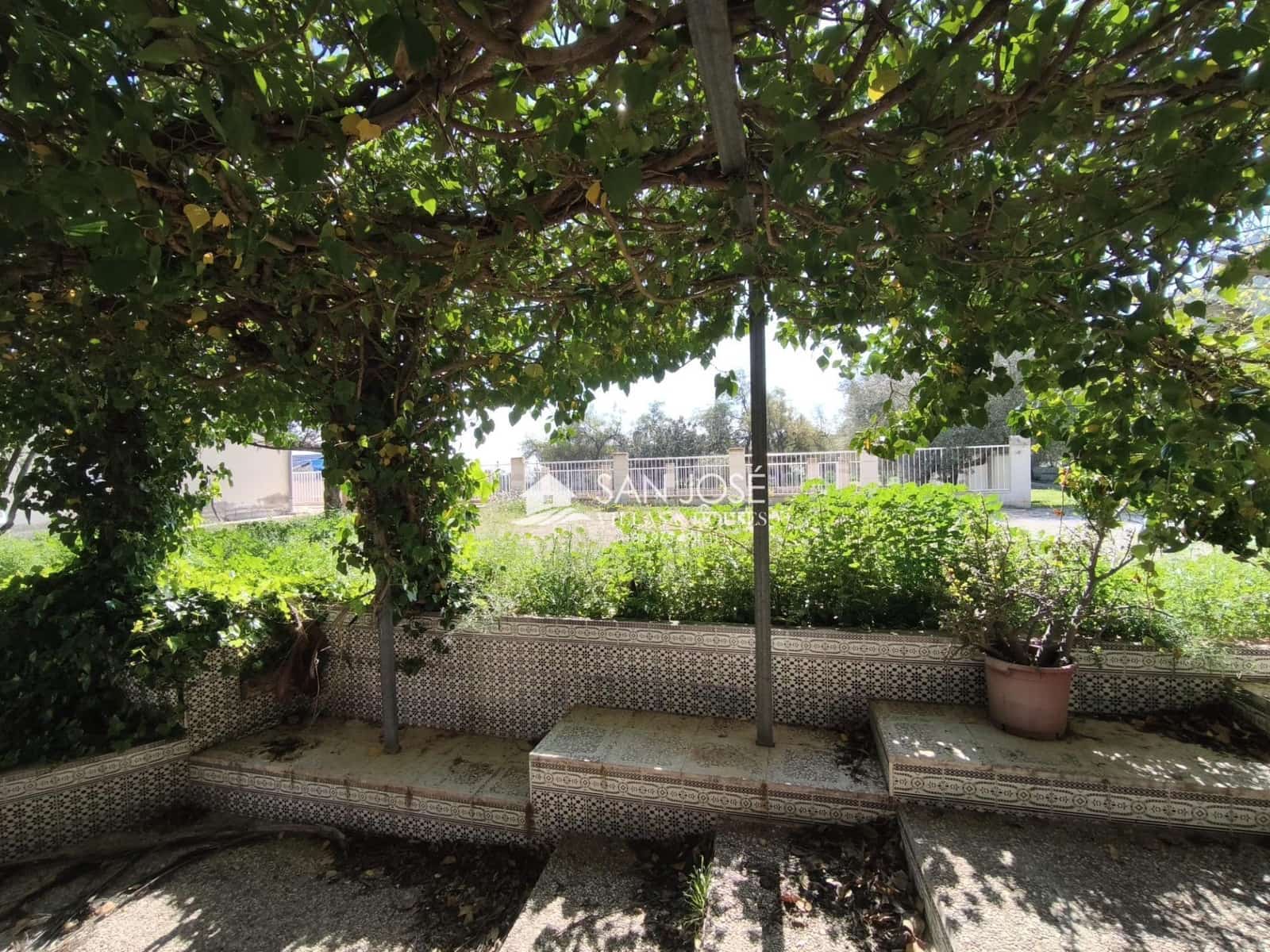 5 bedroom Villa for sale in Aspe with pool - € 285,000 (Ref: 9788561)