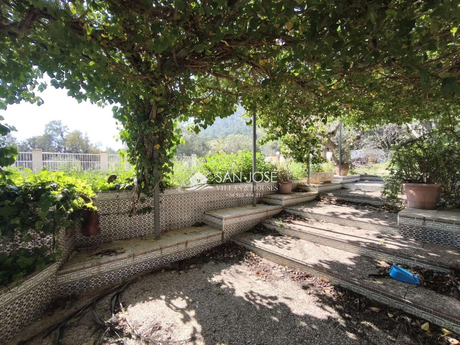 5 bedroom Villa for sale in Aspe with pool - € 285,000 (Ref: 9788561)