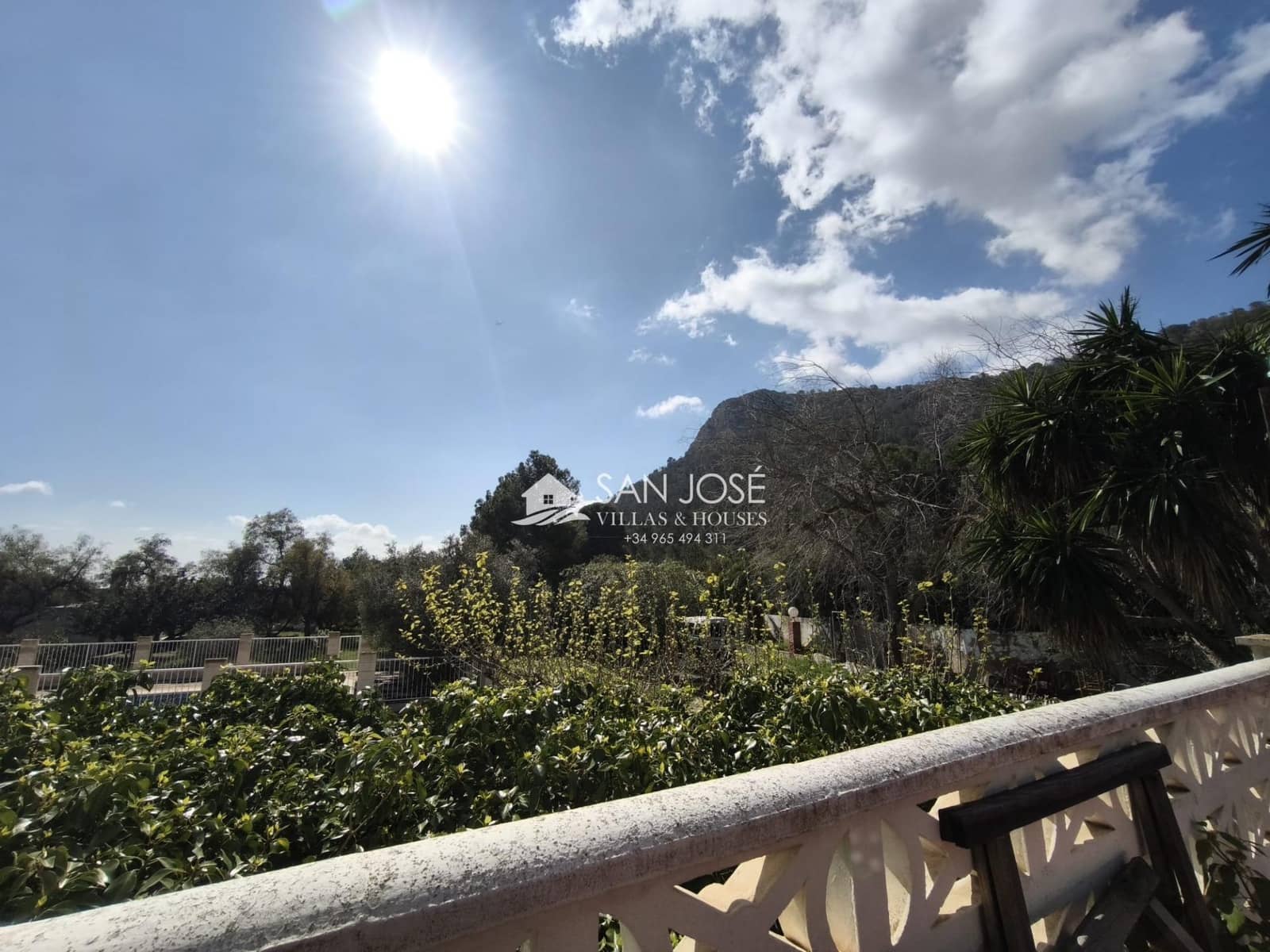 5 bedroom Villa for sale in Aspe with pool - € 285,000 (Ref: 9788561)