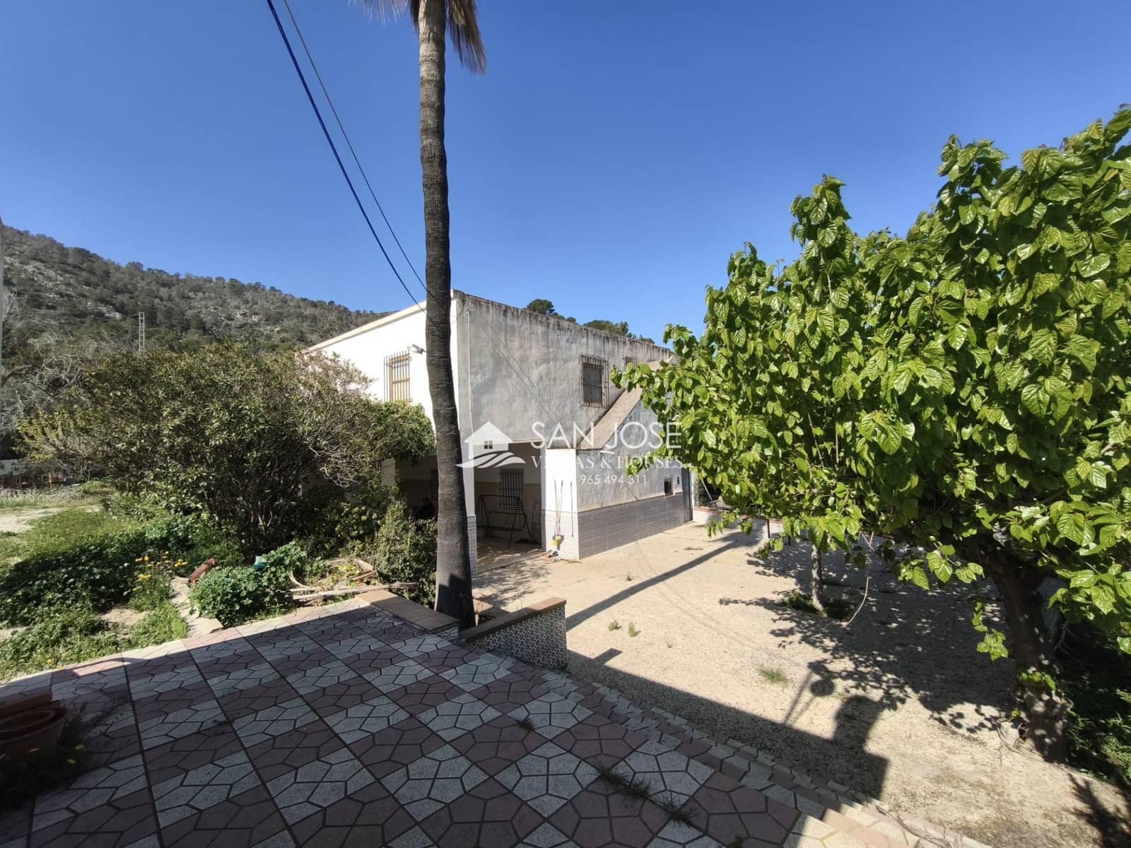 5 bedroom Villa for sale in Aspe with pool - € 285,000 (Ref: 9788561)