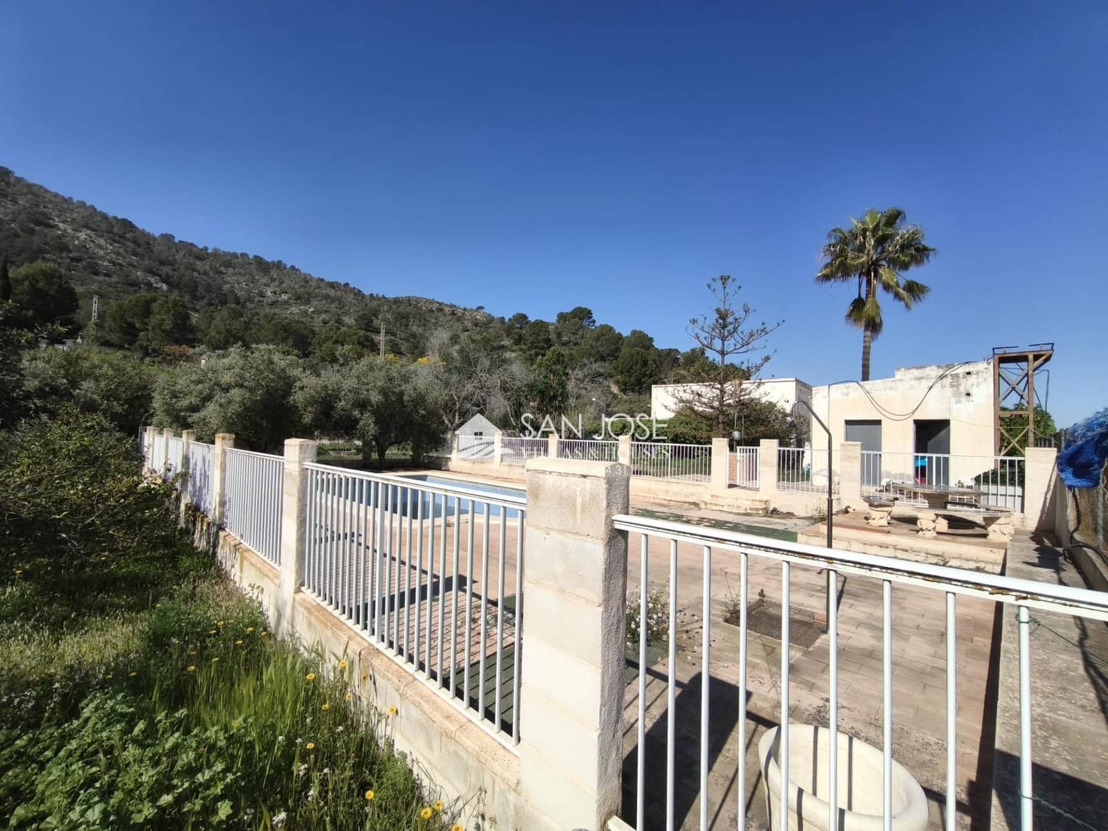 5 bedroom Villa for sale in Aspe with pool - € 285,000 (Ref: 9788561)
