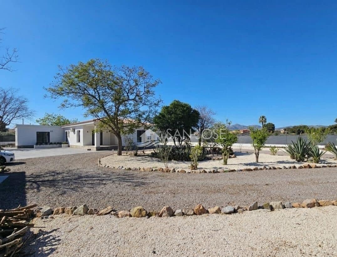 4 slaapkamer Villa te koop in San Vicente / Sant Vicent del Raspeig met zwembad - € 499.000 (Ref: 9788564)