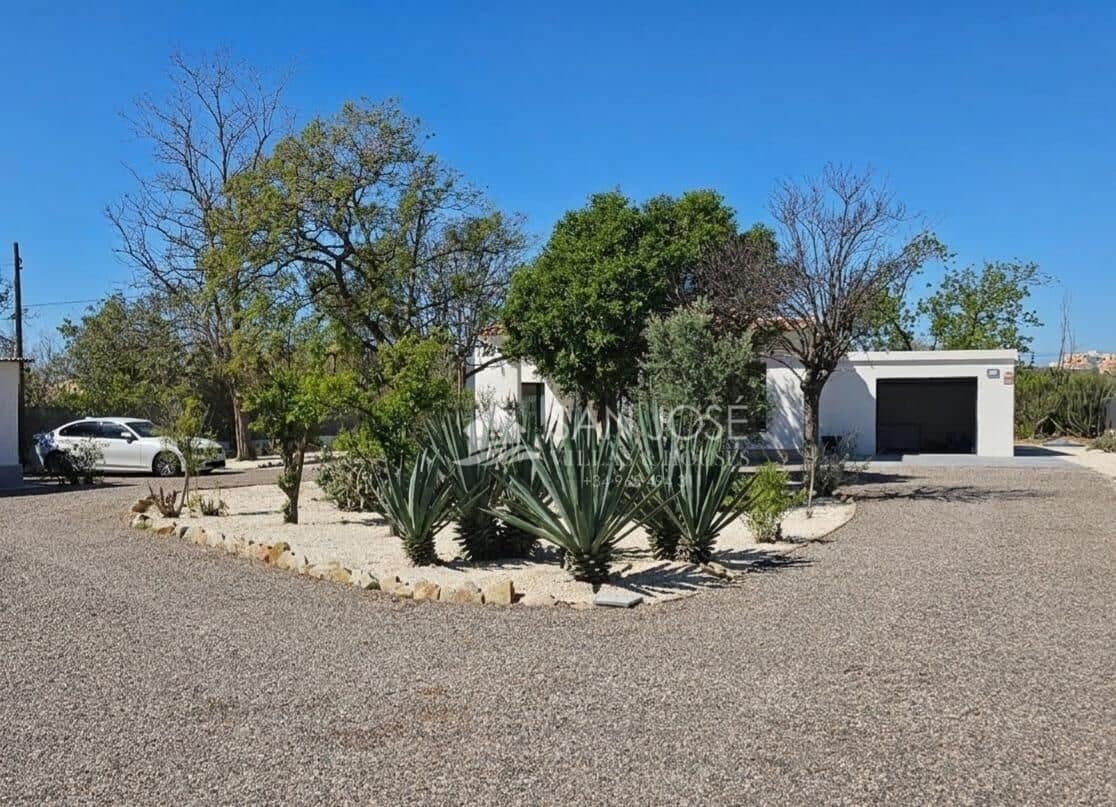 4 bedroom Villa for sale in San Vicente / Sant Vicent del Raspeig - € 499,000 (Ref: 9788564)