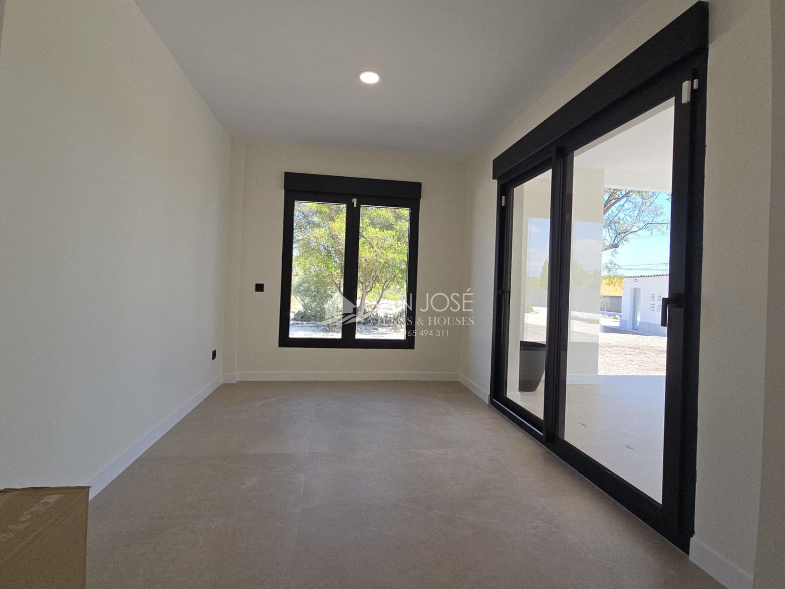 4 bedroom Villa for sale in San Vicente / Sant Vicent del Raspeig - € 499,000 (Ref: 9788564)