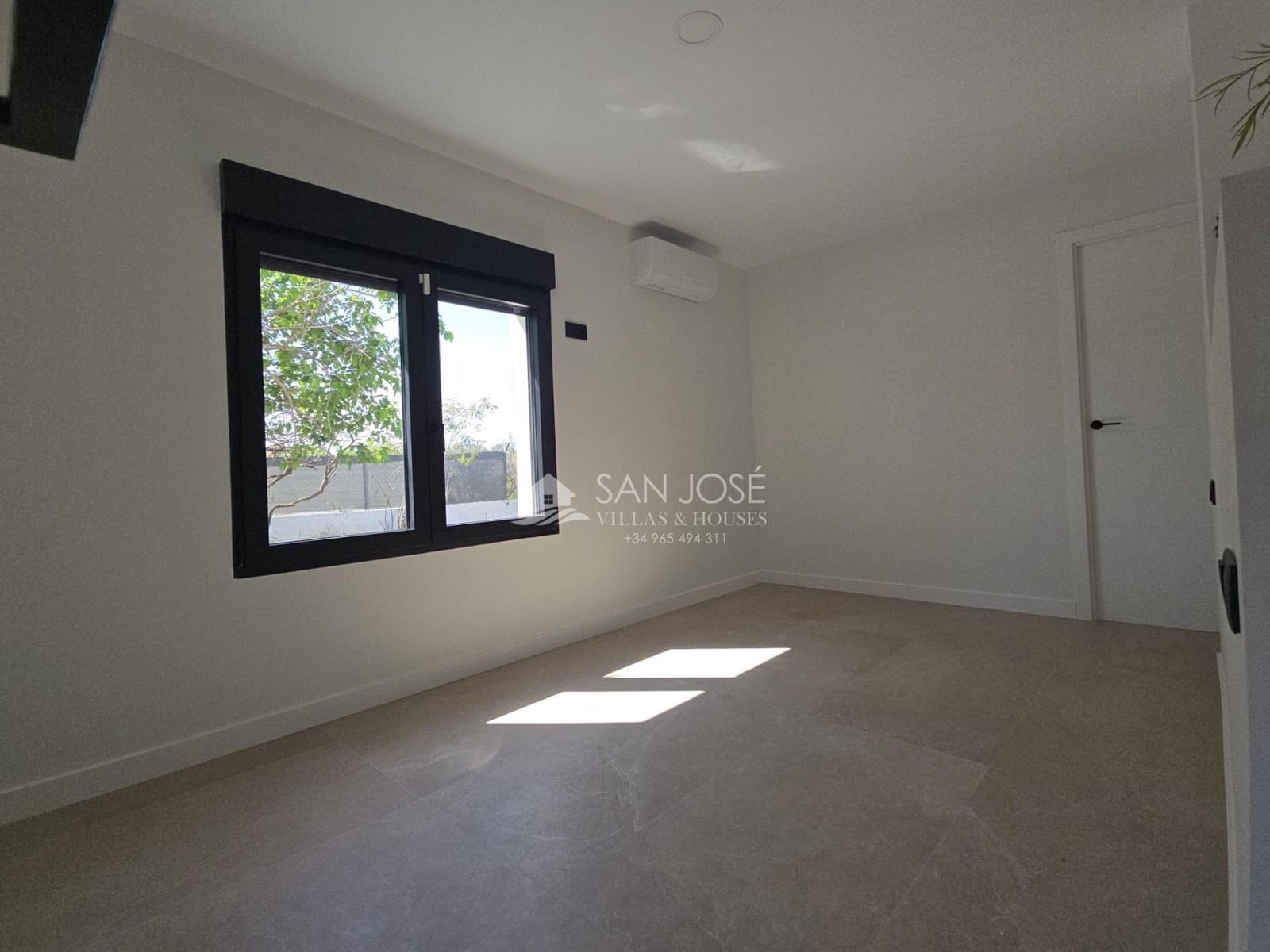 4 bedroom Villa for sale in San Vicente / Sant Vicent del Raspeig - € 499,000 (Ref: 9788564)