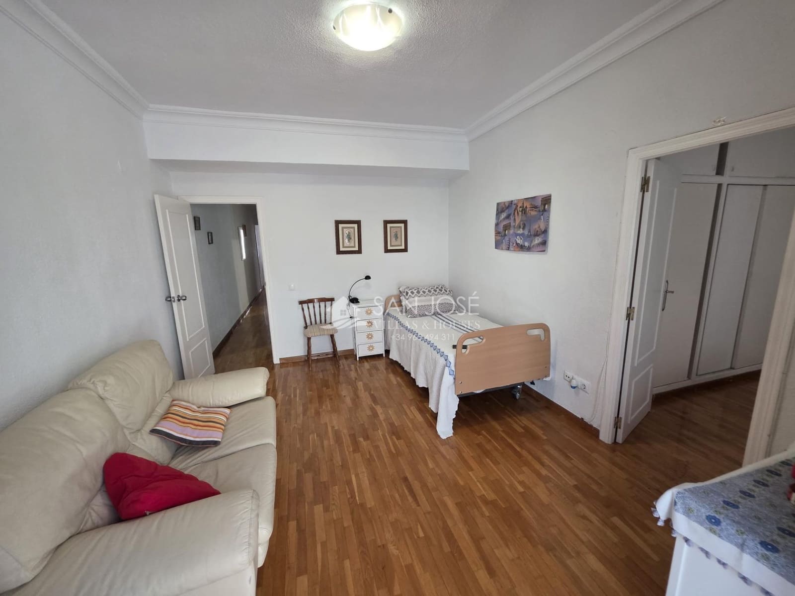 4 bedroom Flat for sale in Alicante / Alacant city - € 179,000 (Ref: 9788565)