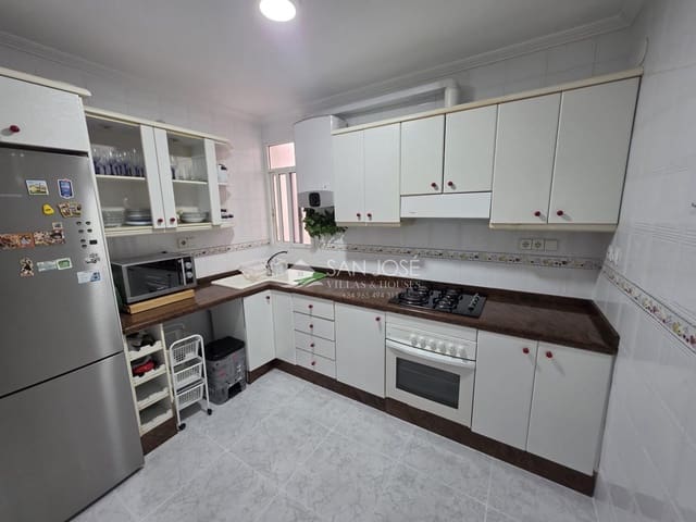Piso de 4 habitaciones en Carolinas Altas, Alicante / Alacant ciudad en venta - 179.000 € (Ref: 9788565)