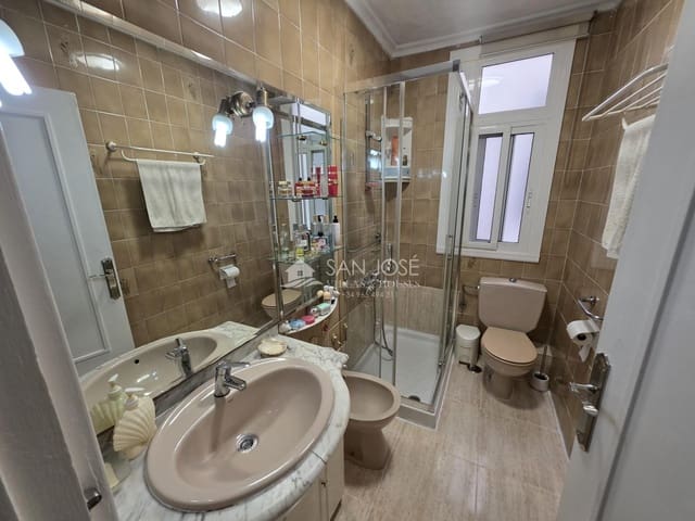 Piso de 4 habitaciones en Carolinas Altas, Alicante / Alacant ciudad en venta - 179.000 € (Ref: 9788565)
