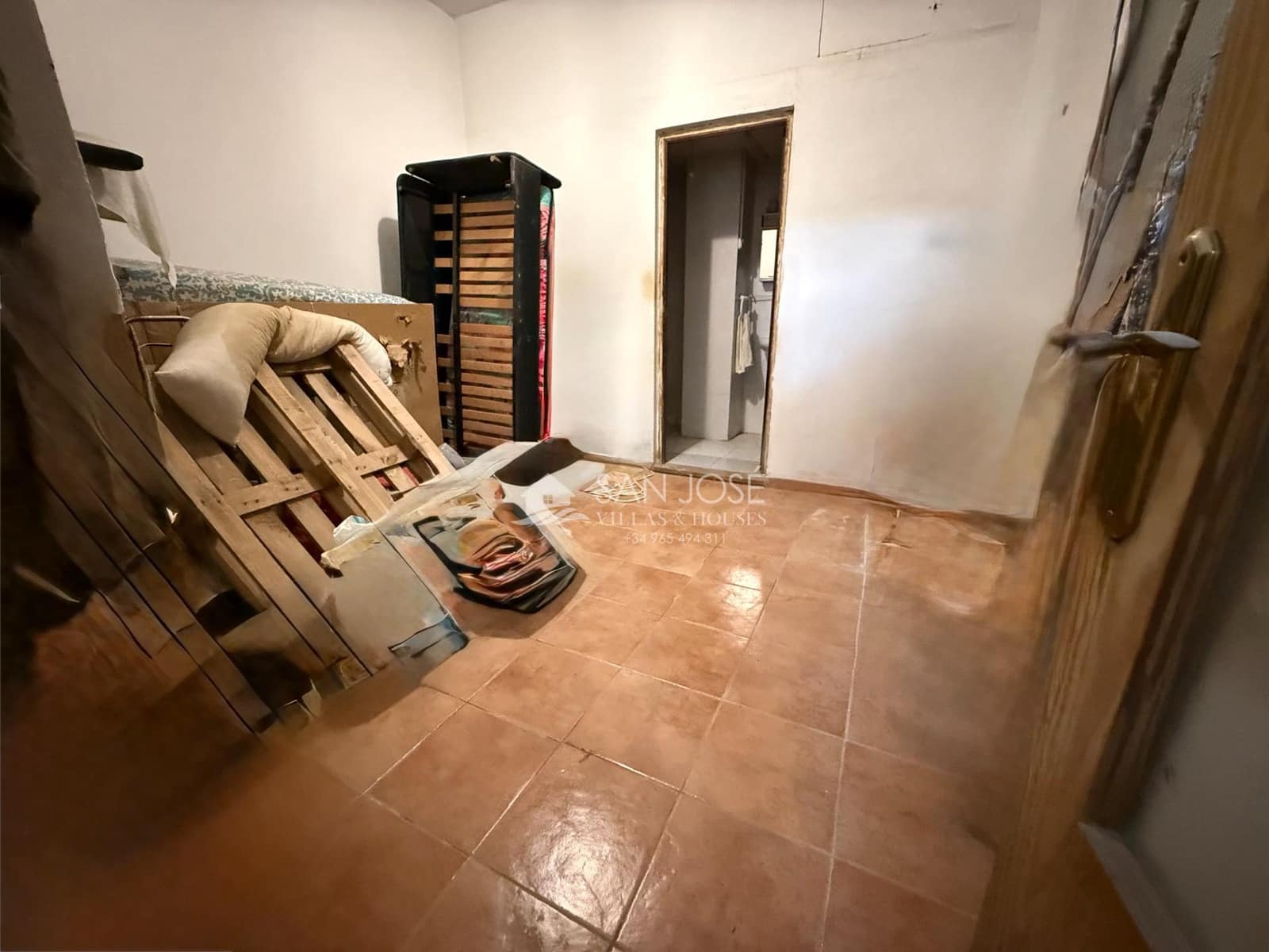 5 bedroom Townhouse for sale in Monforte del Cid with garage - € 81,000 (Ref: 9801340)