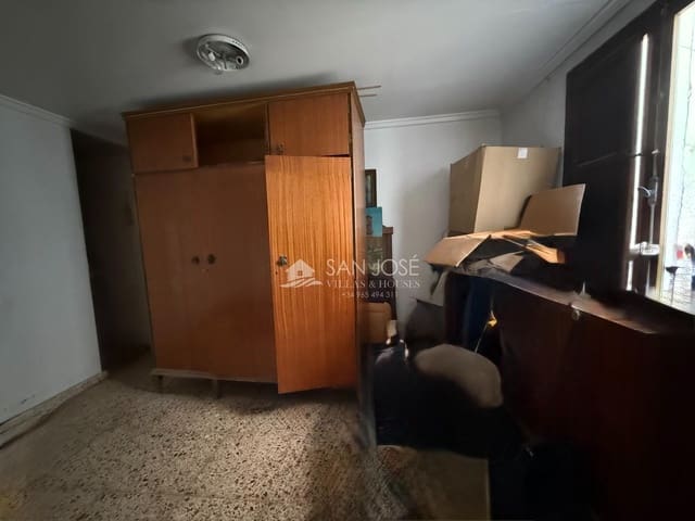 5 bedroom Townhouse for sale in Monforte del Cid with garage - € 81,000 (Ref: 9801340)