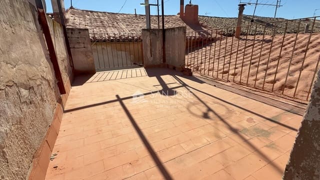 5 bedroom Townhouse for sale in Monforte del Cid with garage - € 81,000 (Ref: 9801340)