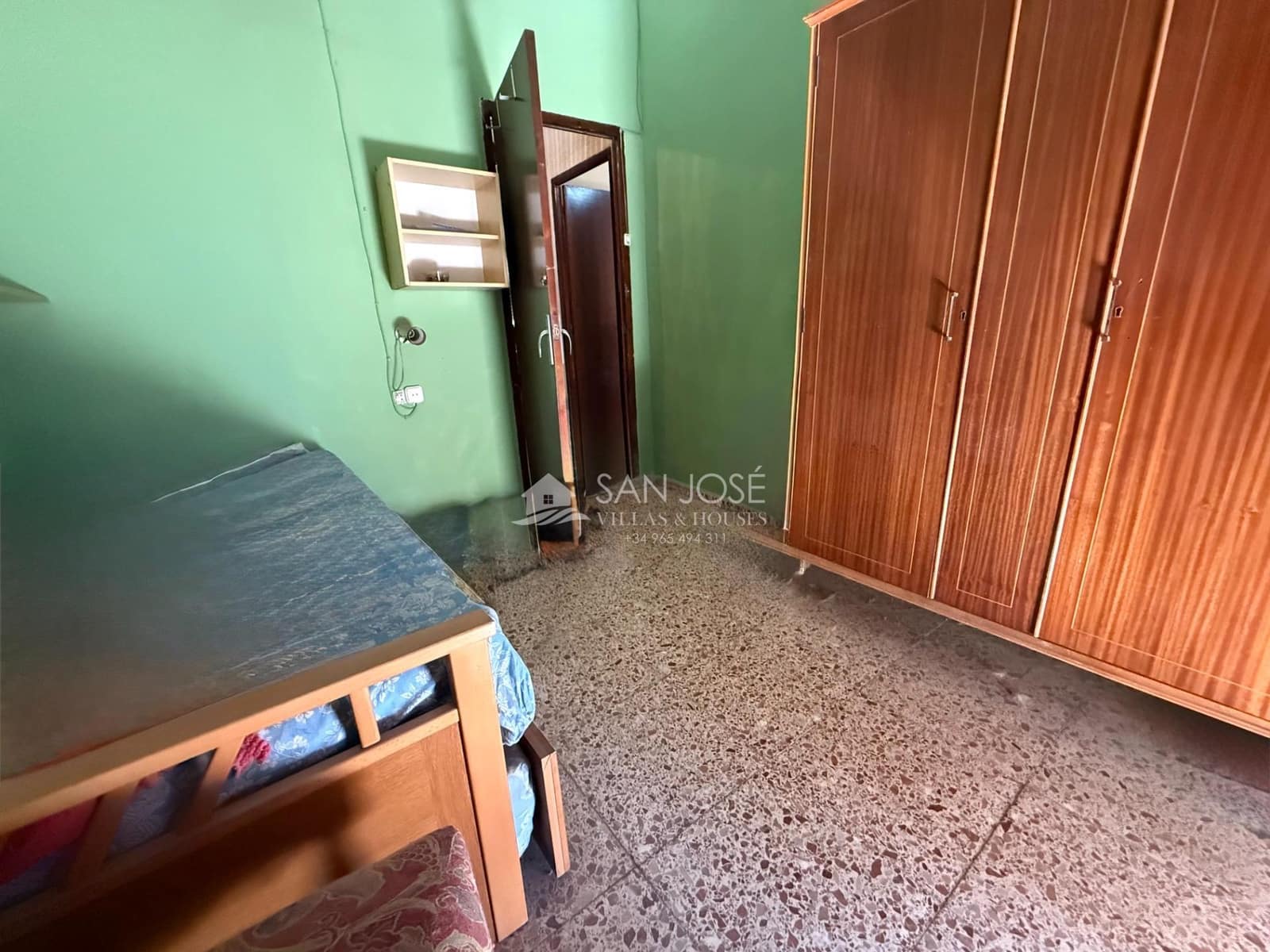 5 bedroom Townhouse for sale in Monforte del Cid with garage - € 81,000 (Ref: 9801340)