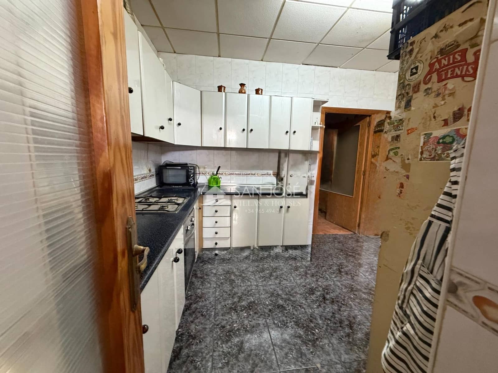 5 bedroom Townhouse for sale in Monforte del Cid with garage - € 81,000 (Ref: 9801340)