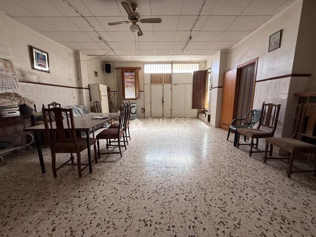 5 bedroom Townhouse for sale in Monforte del Cid with garage - € 81,000 (Ref: 9801340)