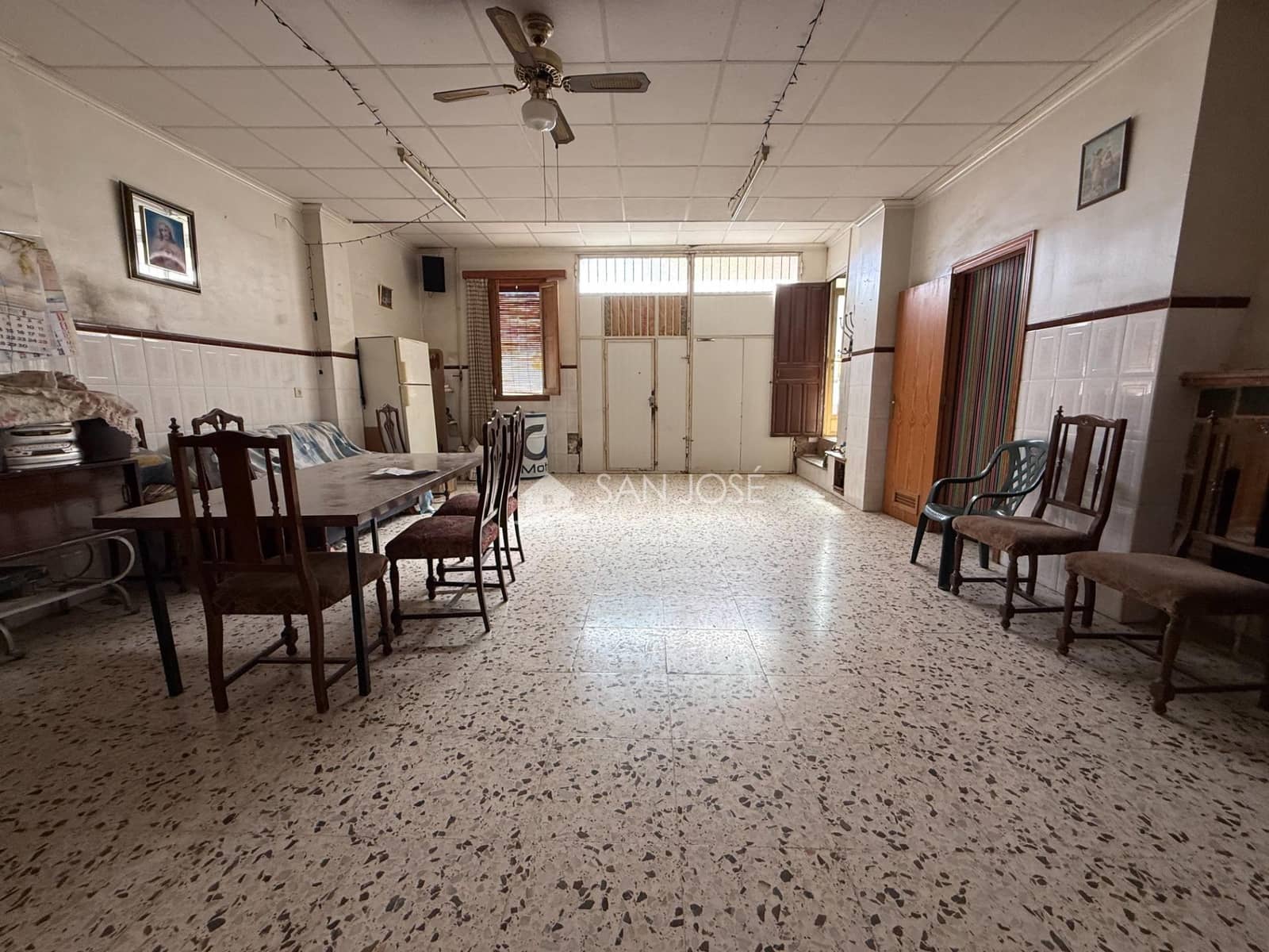 5 bedroom Townhouse for sale in Monforte del Cid with garage - € 81,000 (Ref: 9801340)