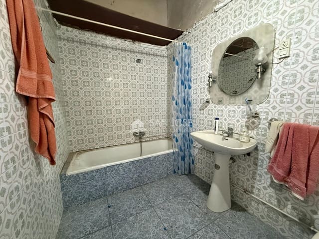 5 bedroom Townhouse for sale in Monforte del Cid with garage - € 81,000 (Ref: 9801340)