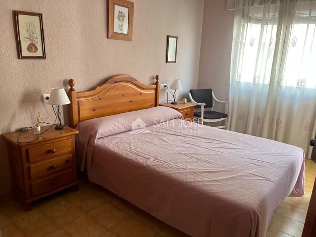 Bungalow de 3 habitaciones en Guardamar del Segura en venta con piscina garaje - 360.000 € (Ref: 9806652)