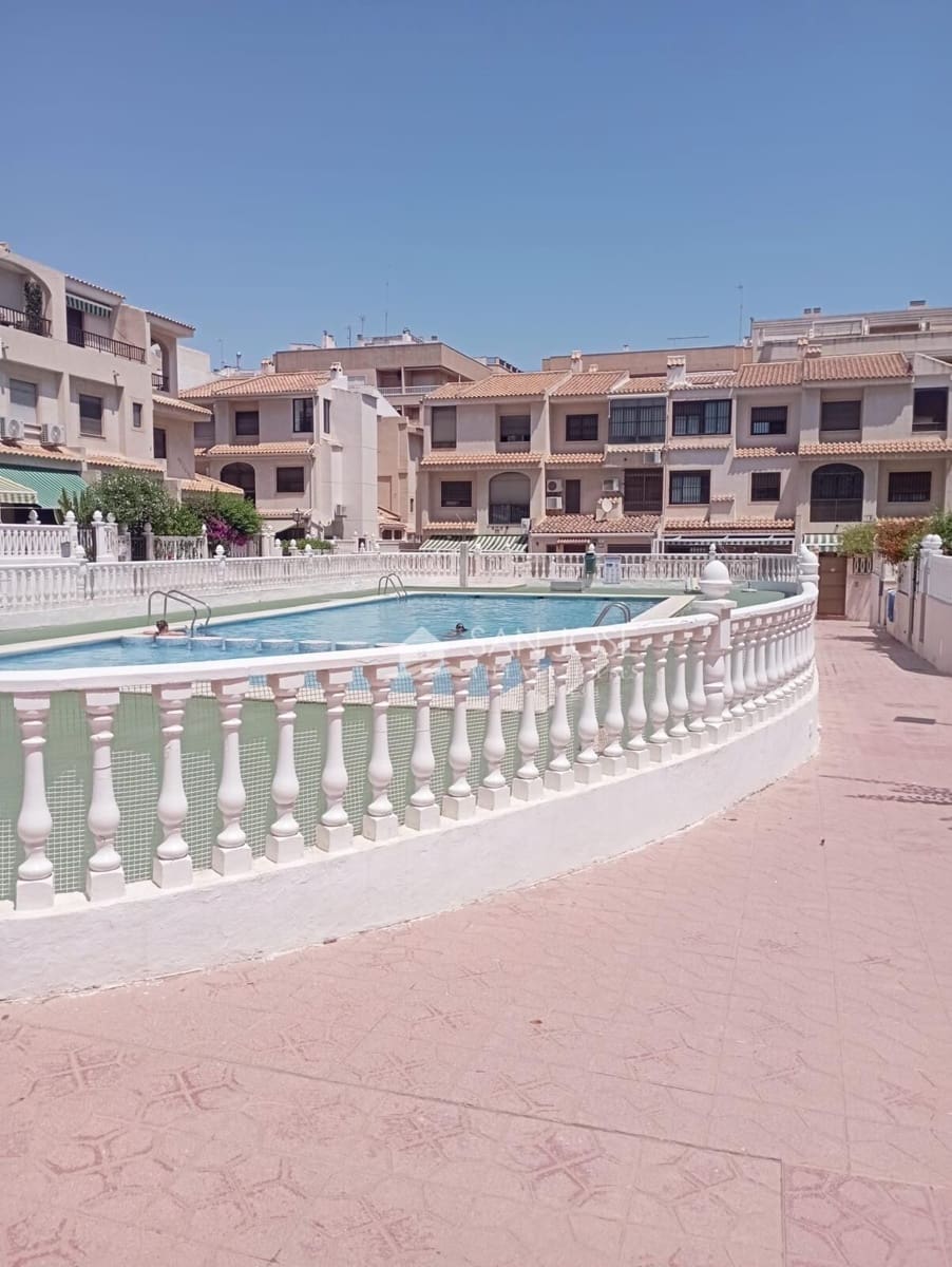 Bungalow de 3 habitaciones en Guardamar del Segura en venta con piscina garaje - 360.000 € (Ref: 9806652)