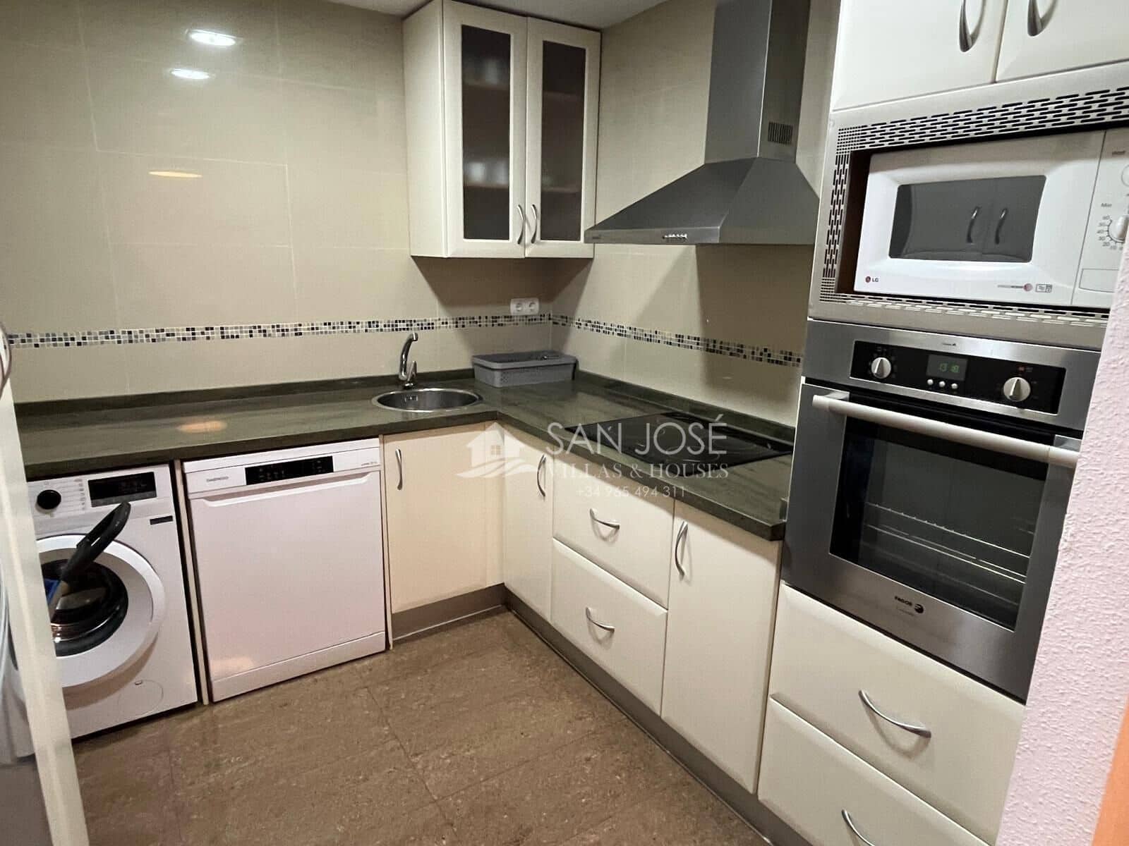 Bungalow de 3 habitaciones en Guardamar del Segura en venta con piscina garaje - 360.000 € (Ref: 9806652)