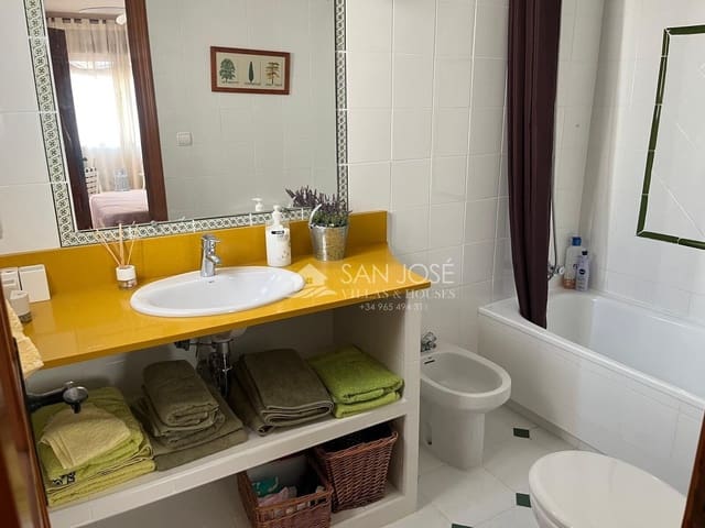 Bungalow de 3 habitaciones en Guardamar del Segura en venta con piscina garaje - 360.000 € (Ref: 9806652)