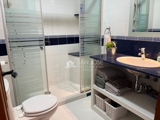 Bungalow de 3 habitaciones en Guardamar del Segura en venta con piscina garaje - 360.000 € (Ref: 9806652)