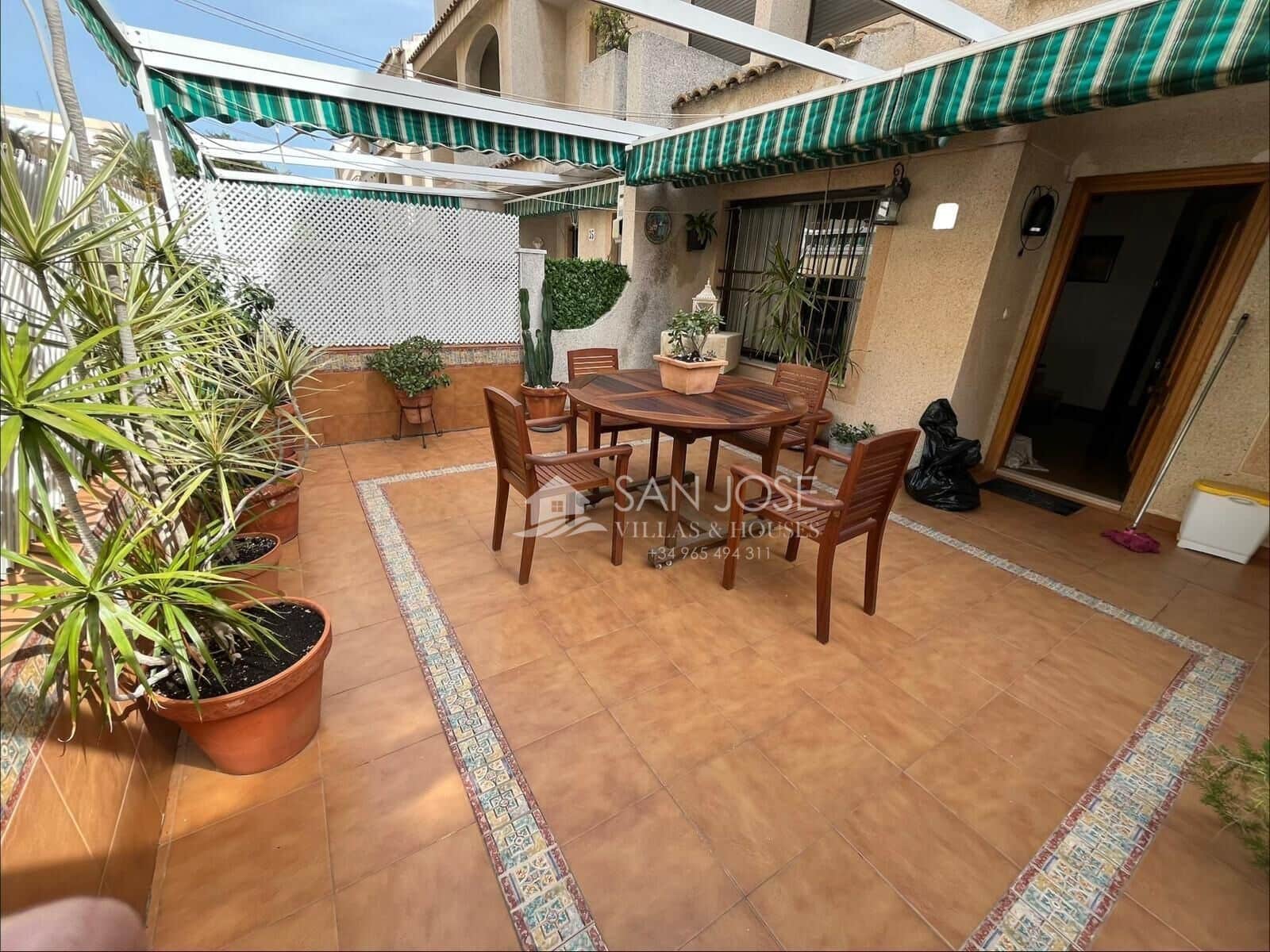 Bungalow de 3 habitaciones en Guardamar del Segura en venta con piscina garaje - 360.000 € (Ref: 9806652)