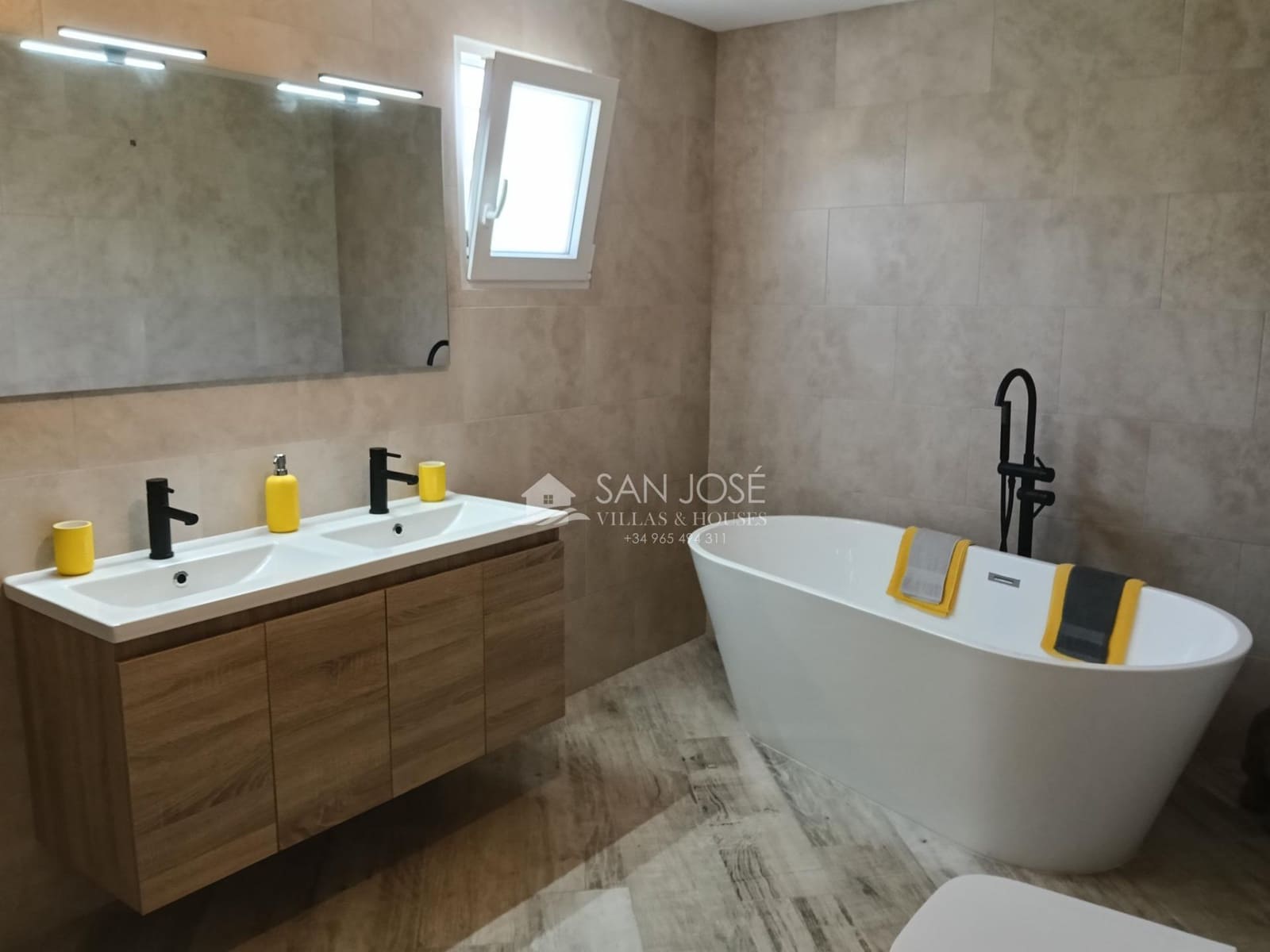 4 bedroom Villa for sale in Aspe with pool - € 330,000 (Ref: 9831739)