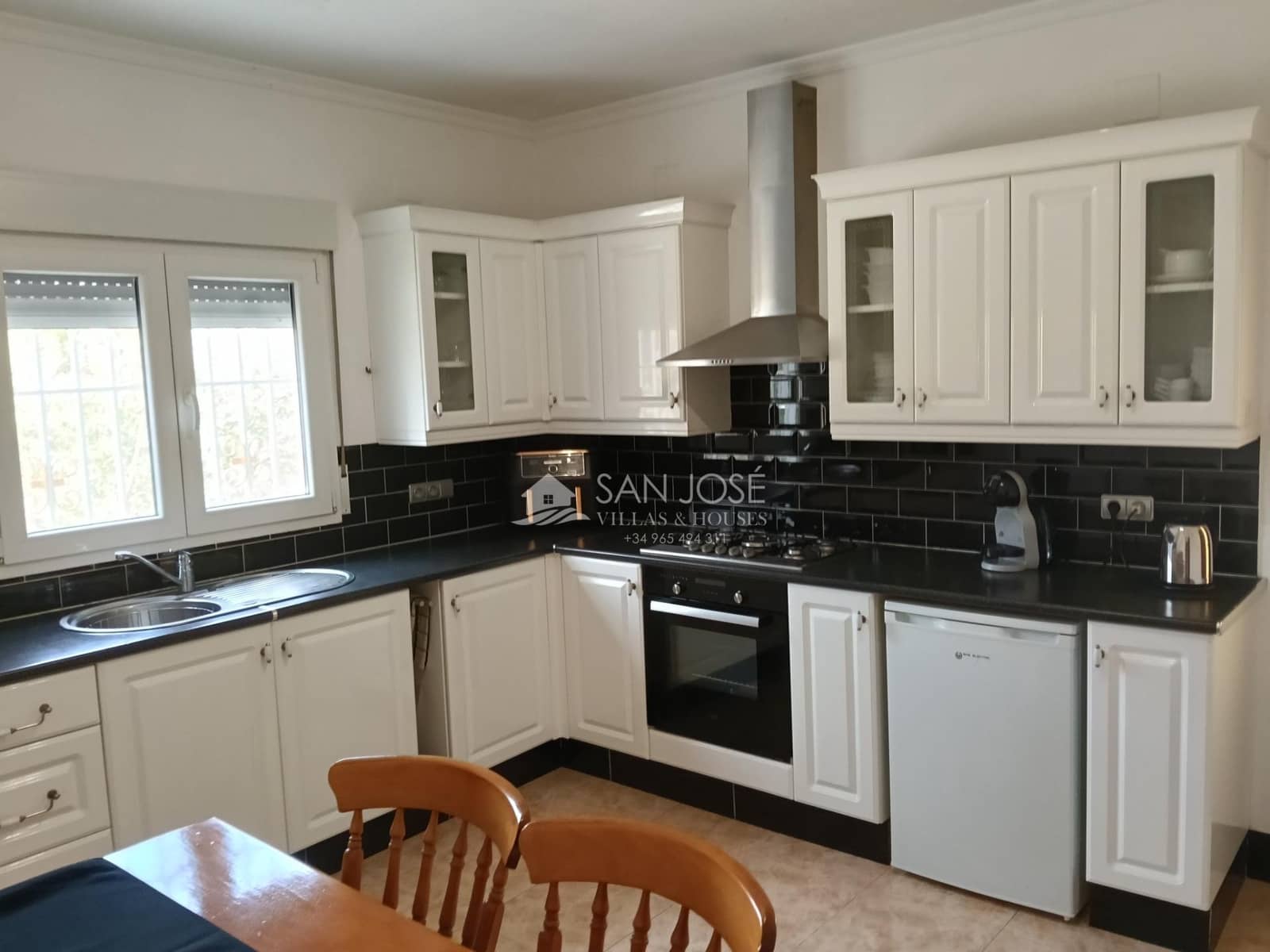 4 bedroom Villa for sale in Aspe with pool - € 330,000 (Ref: 9831739)
