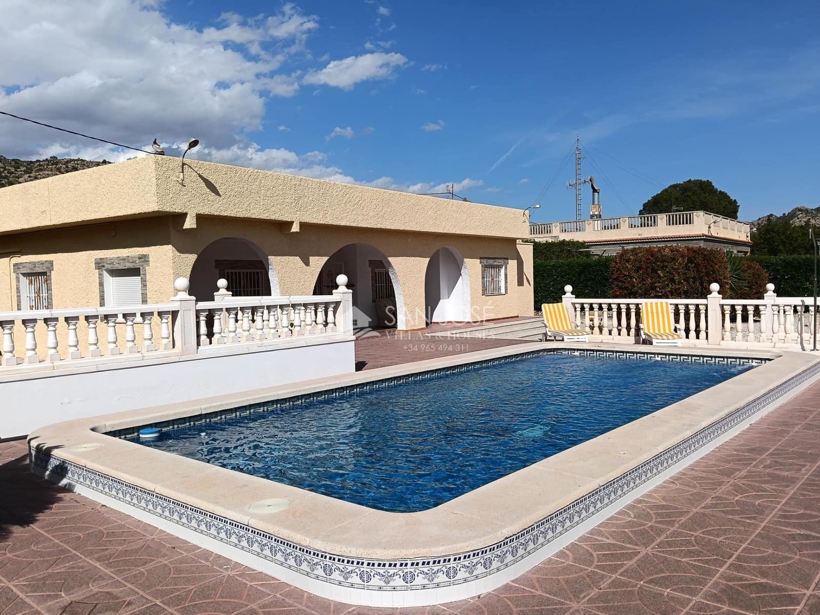 4 bedroom Villa for sale in Aspe with pool - € 330,000 (Ref: 9831739)