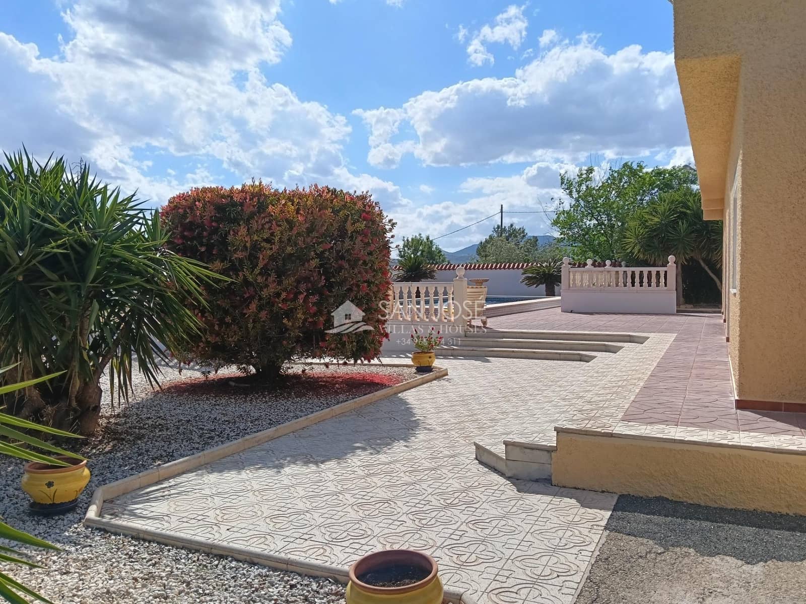 4 bedroom Villa for sale in Aspe with pool - € 330,000 (Ref: 9831739)