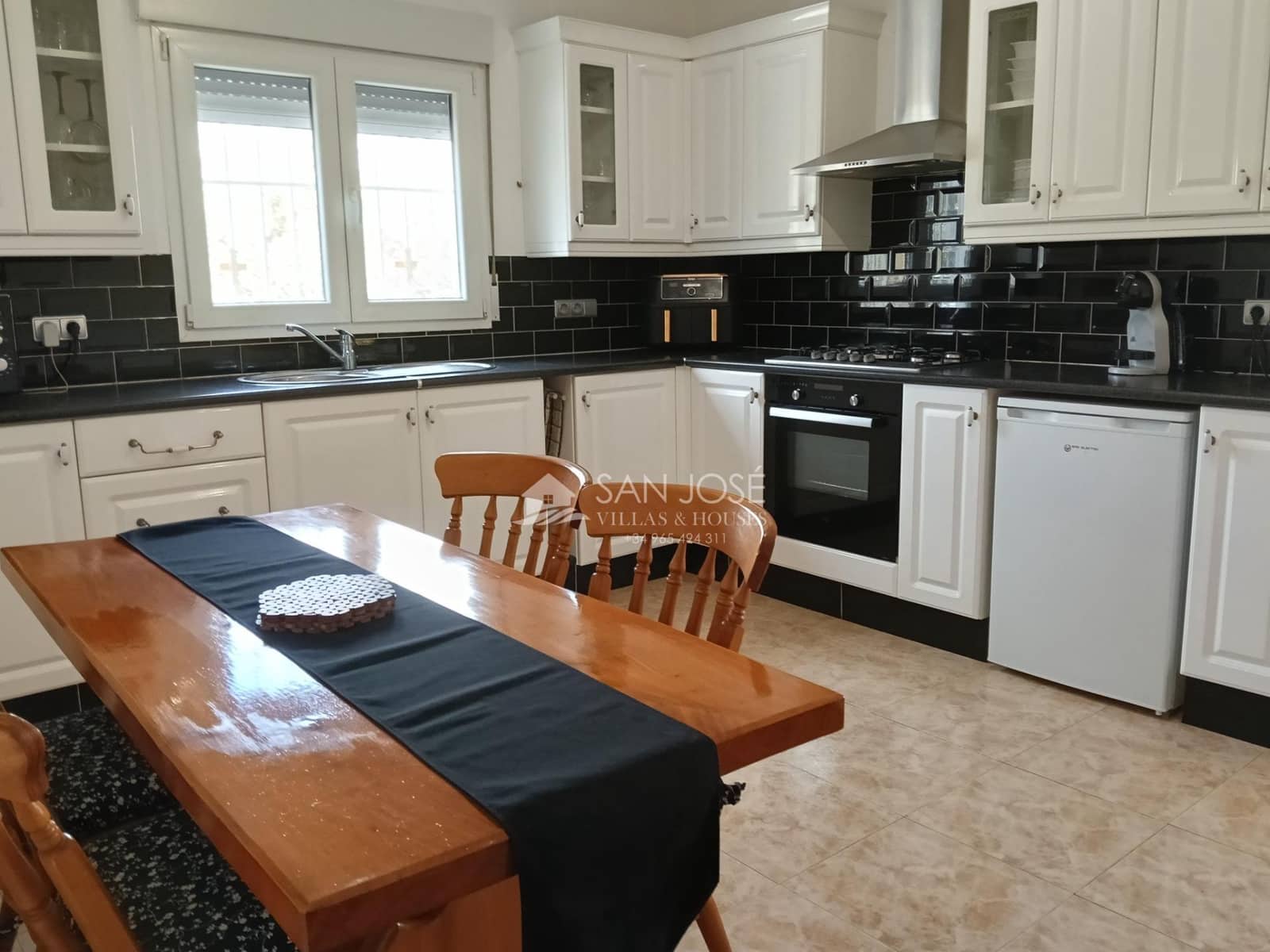 4 bedroom Villa for sale in Aspe with pool - € 330,000 (Ref: 9831739)