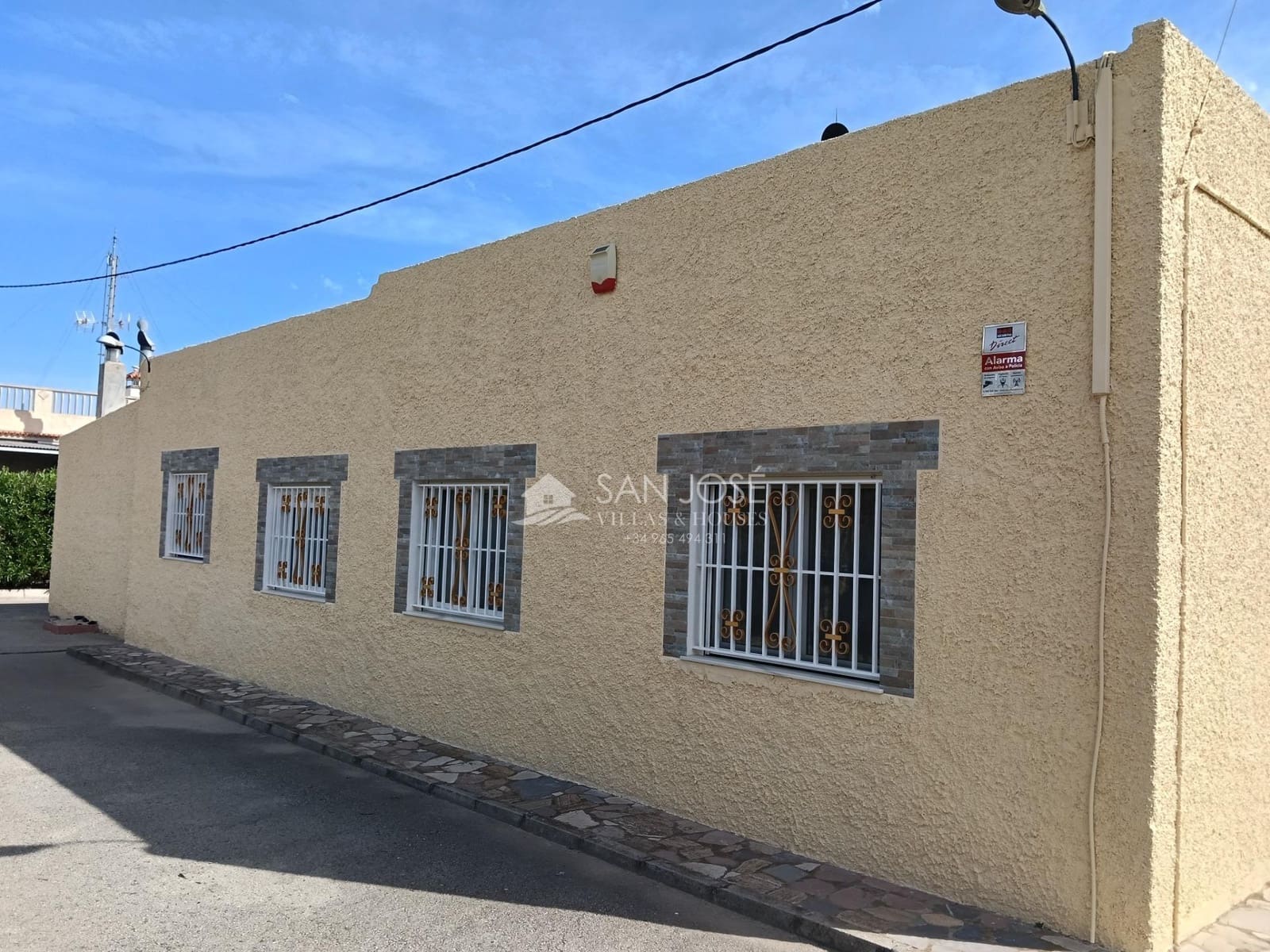 4 bedroom Villa for sale in Aspe with pool - € 330,000 (Ref: 9831739)