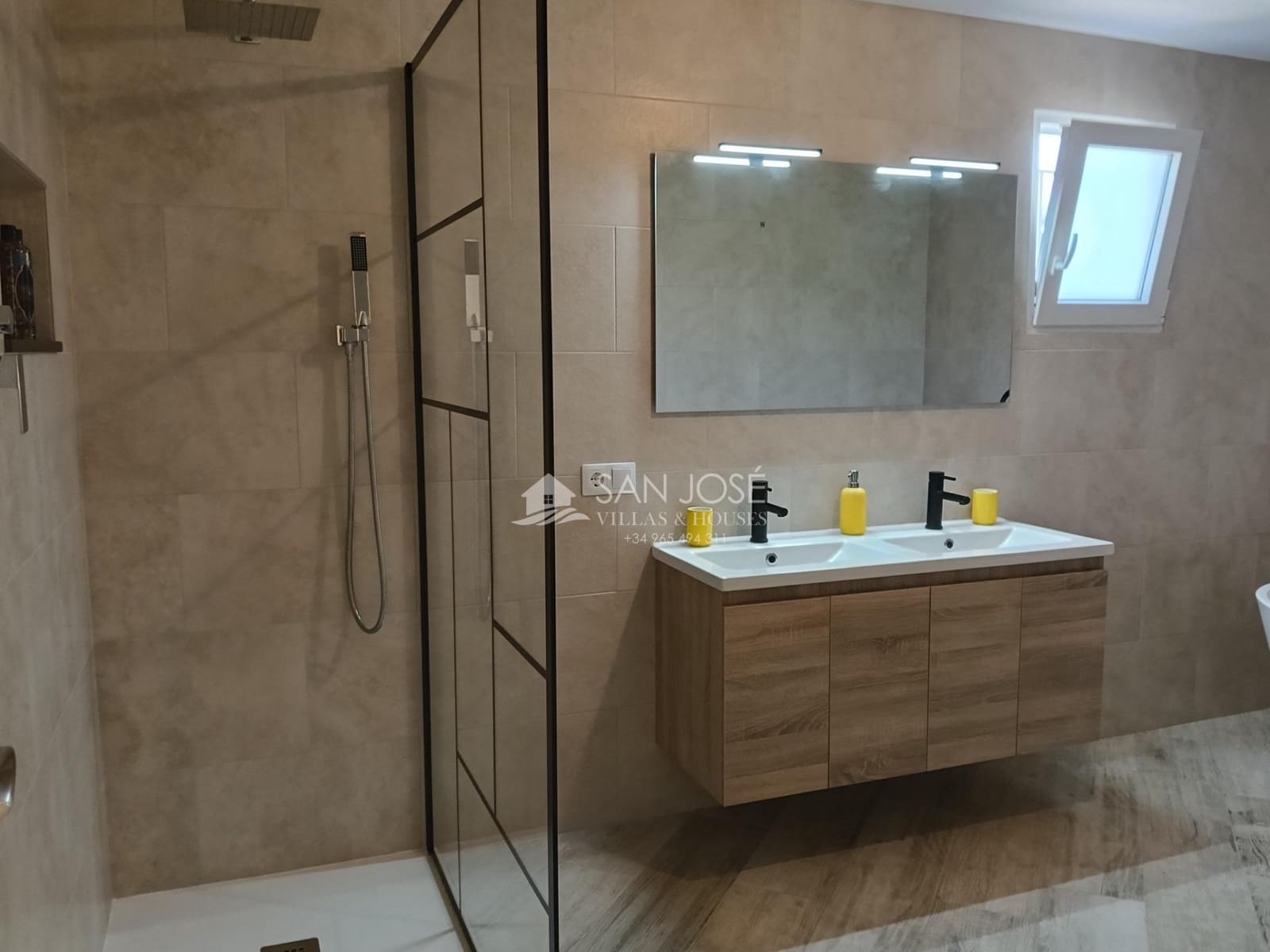 4 bedroom Villa for sale in Aspe with pool - € 330,000 (Ref: 9831739)